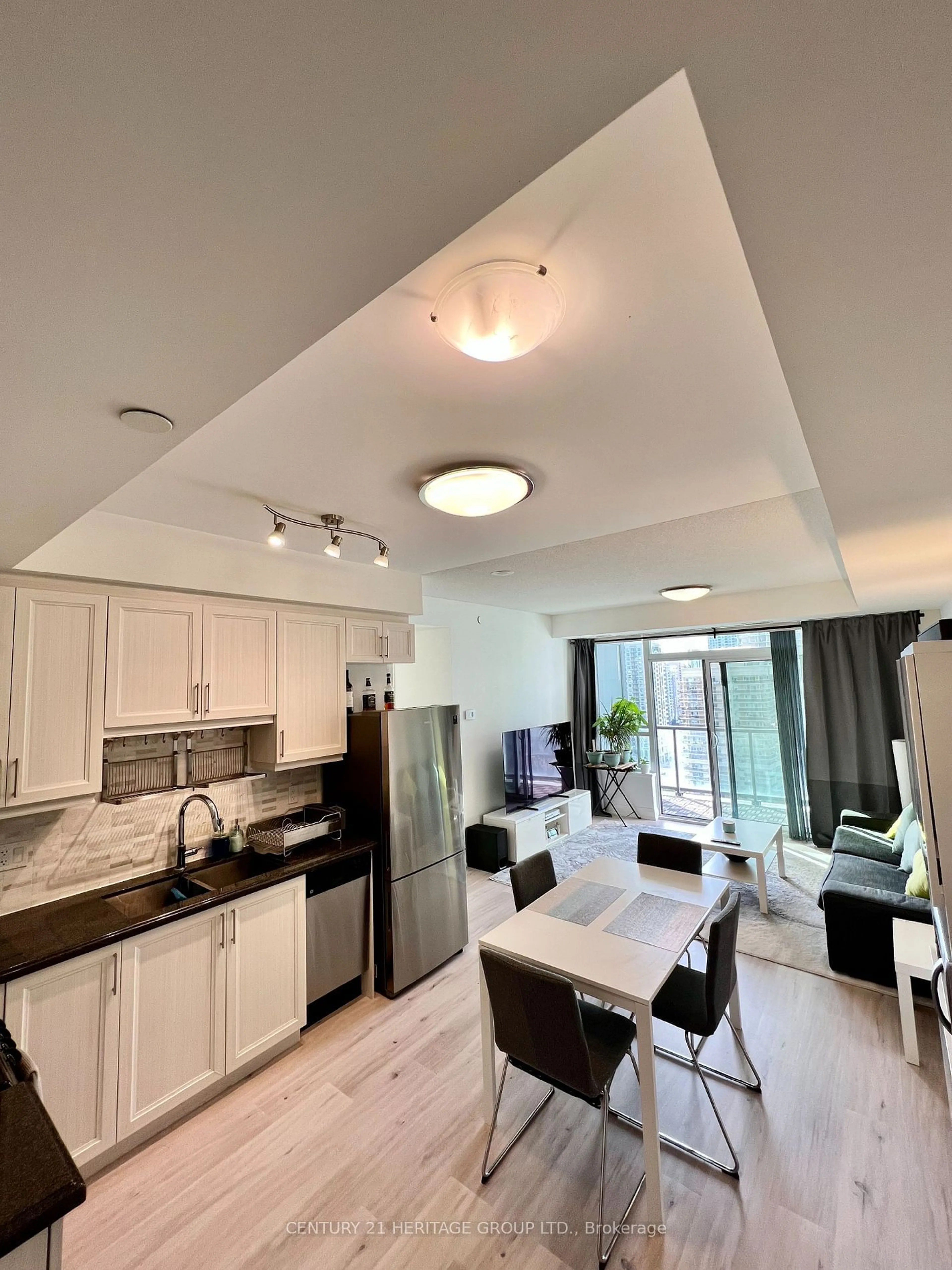 Open concept kitchen, unknown for 68 Canterbury Pl #1802, Toronto Ontario M2N 0J3