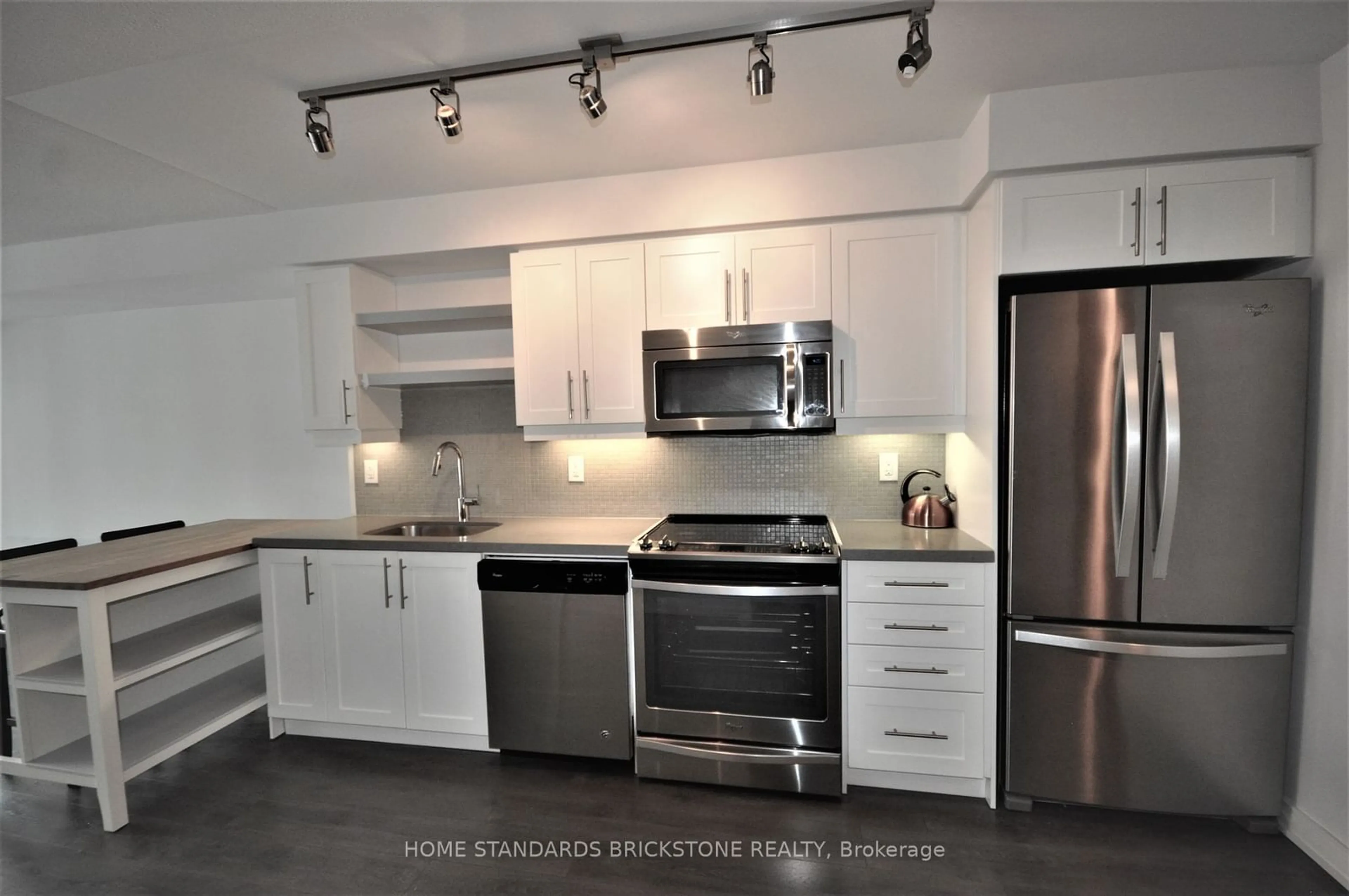 Standard kitchen, unknown for 525 Adelaide St #1221, Toronto Ontario M5V 0N7