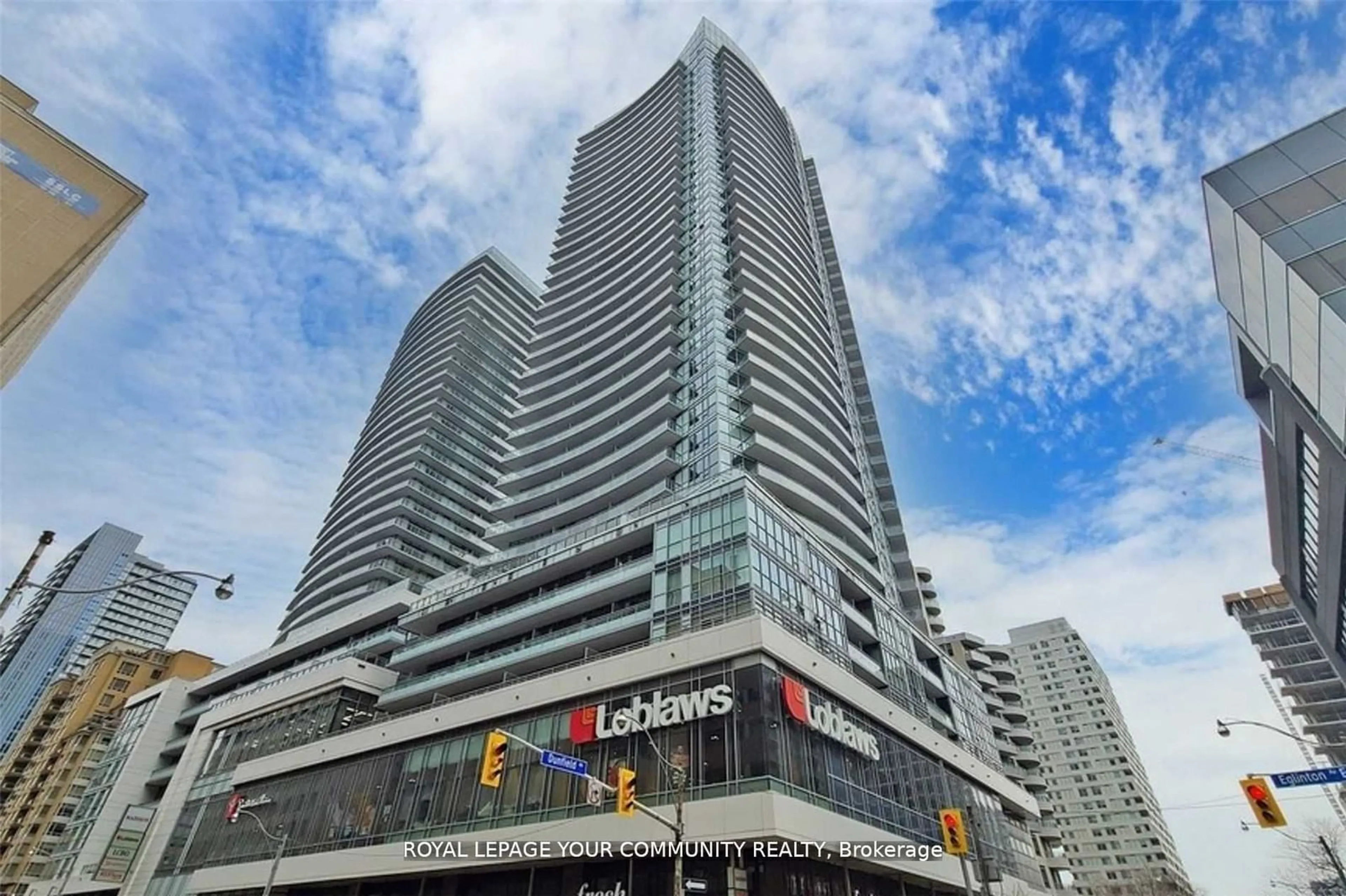 Indoor foyer for 89 Dunfield Ave #3402, Toronto Ontario M4S 0A4