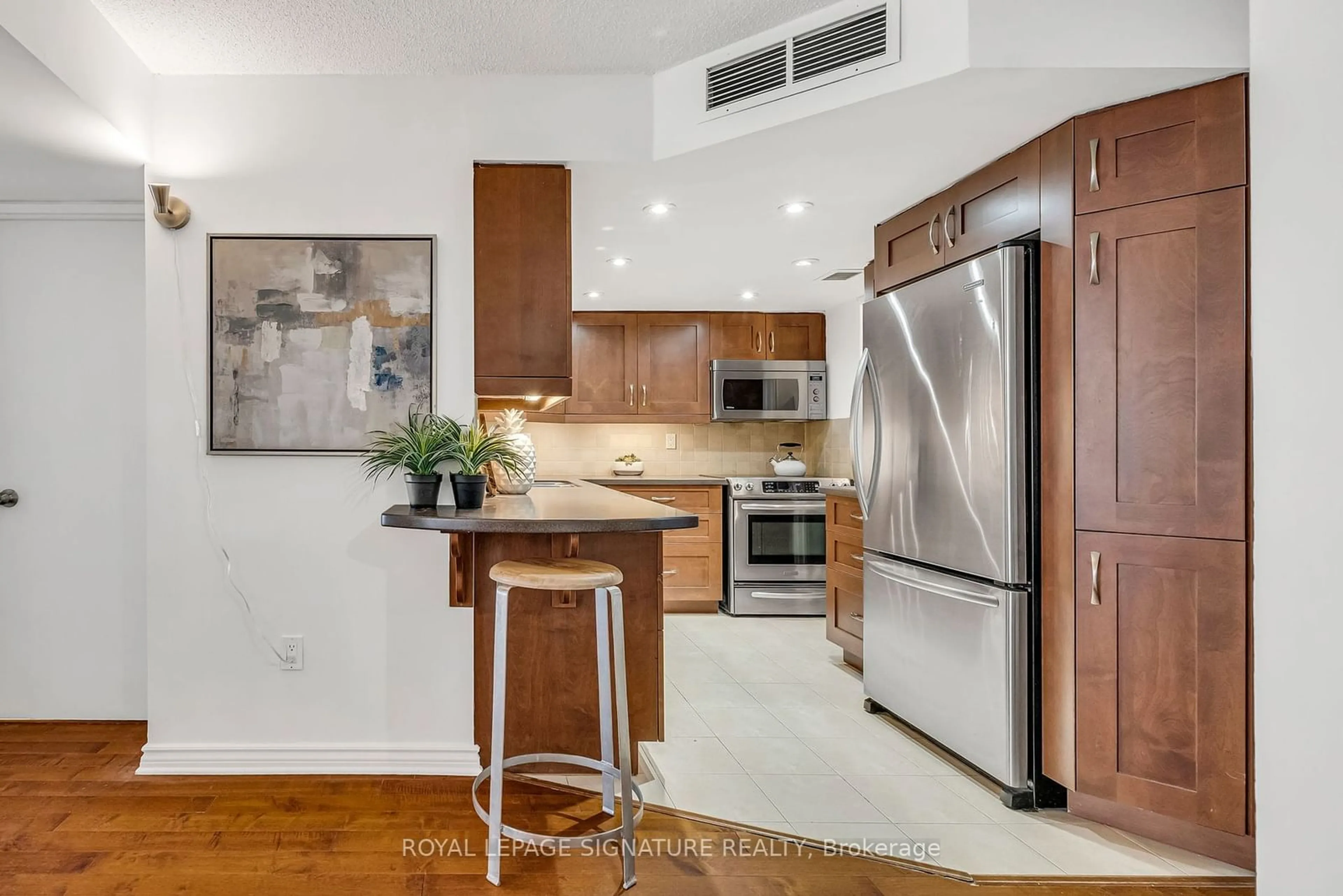 Open concept kitchen, unknown for 65 Scadding Ave #707, Toronto Ontario M5A 4L1