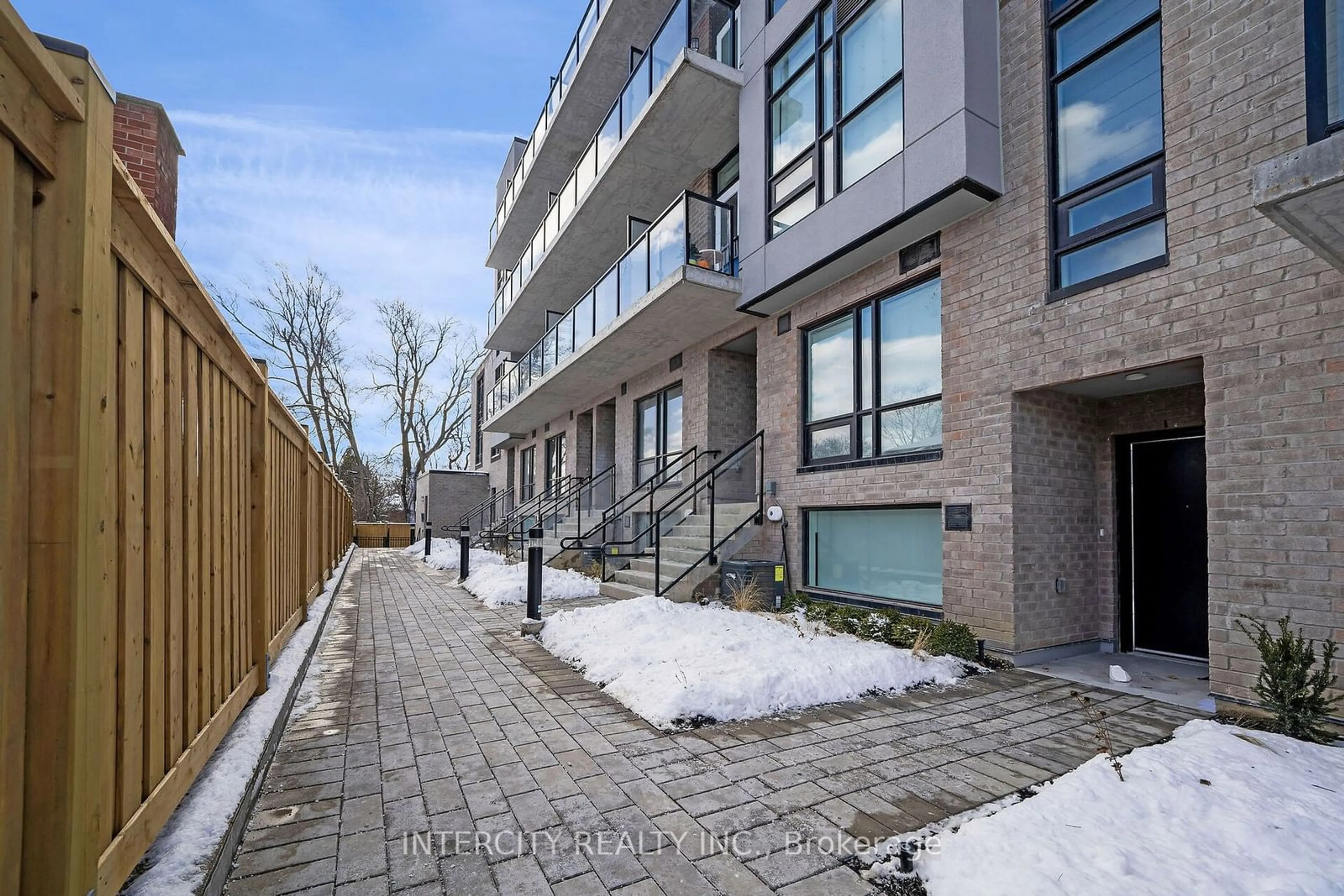 Patio, street for 851 Sheppard Ave #40, Toronto Ontario M3H 0G2