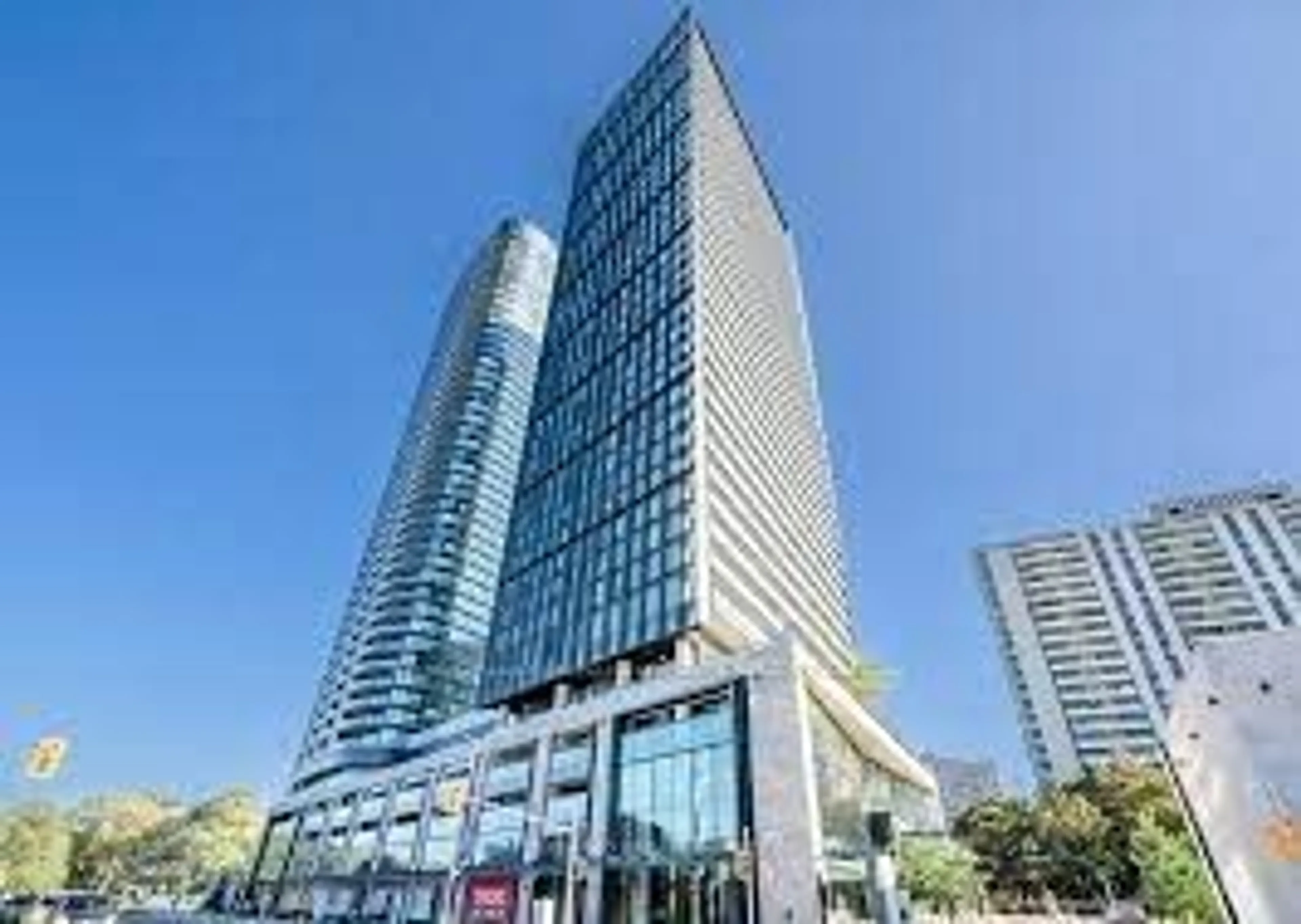 Indoor foyer for 575 Bloor St #1406, Toronto Ontario M4W 0B2