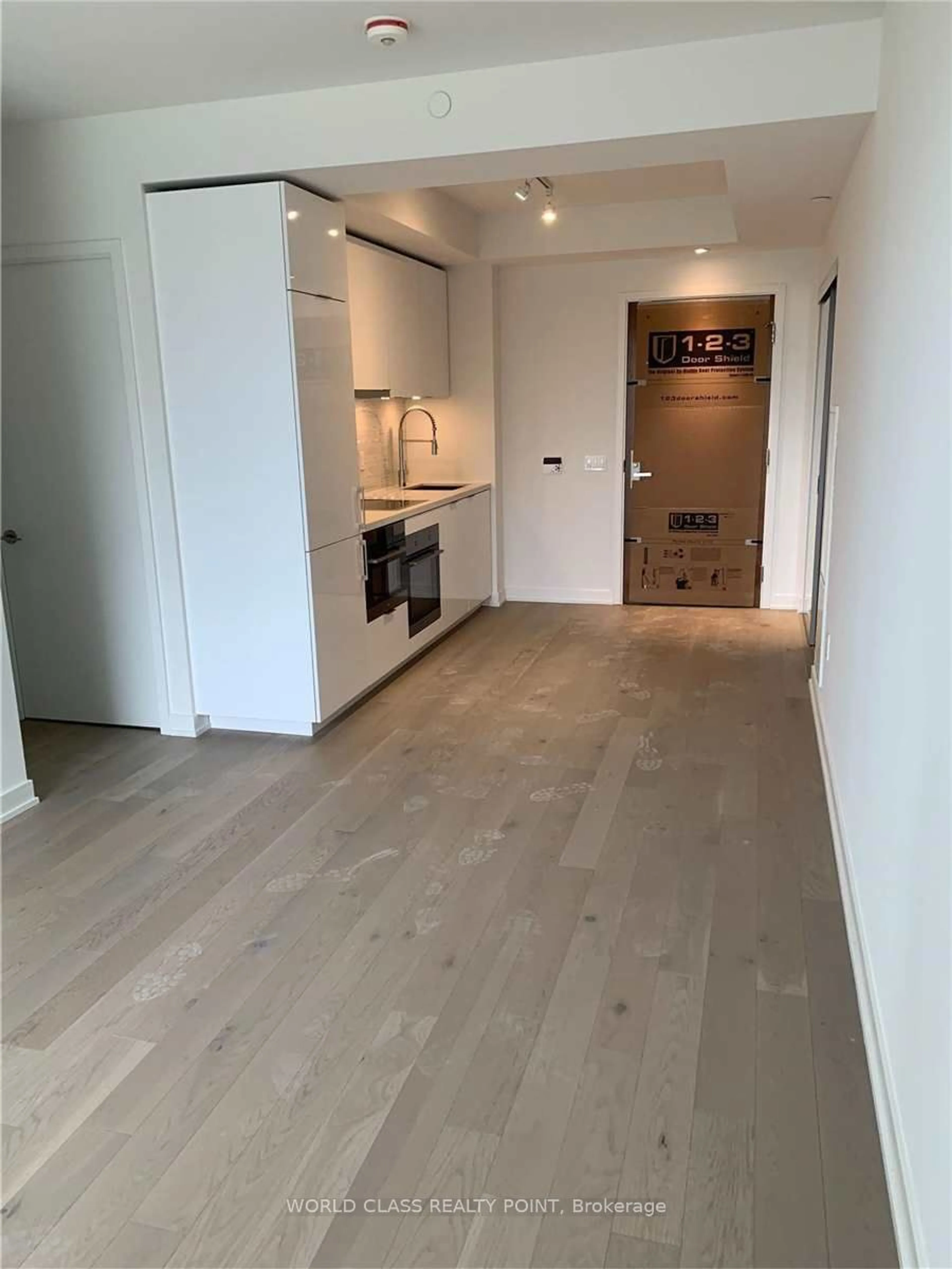 A pic of a room for 15 Queens Quay #922, Toronto Ontario M5E 0C5