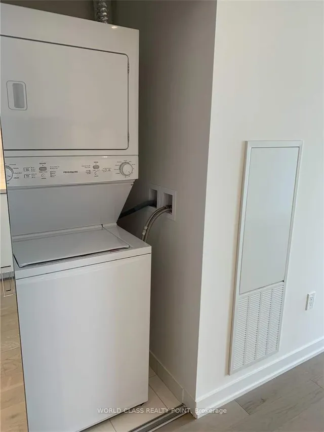 Additional property image - 15 Queens Quay Unit 922