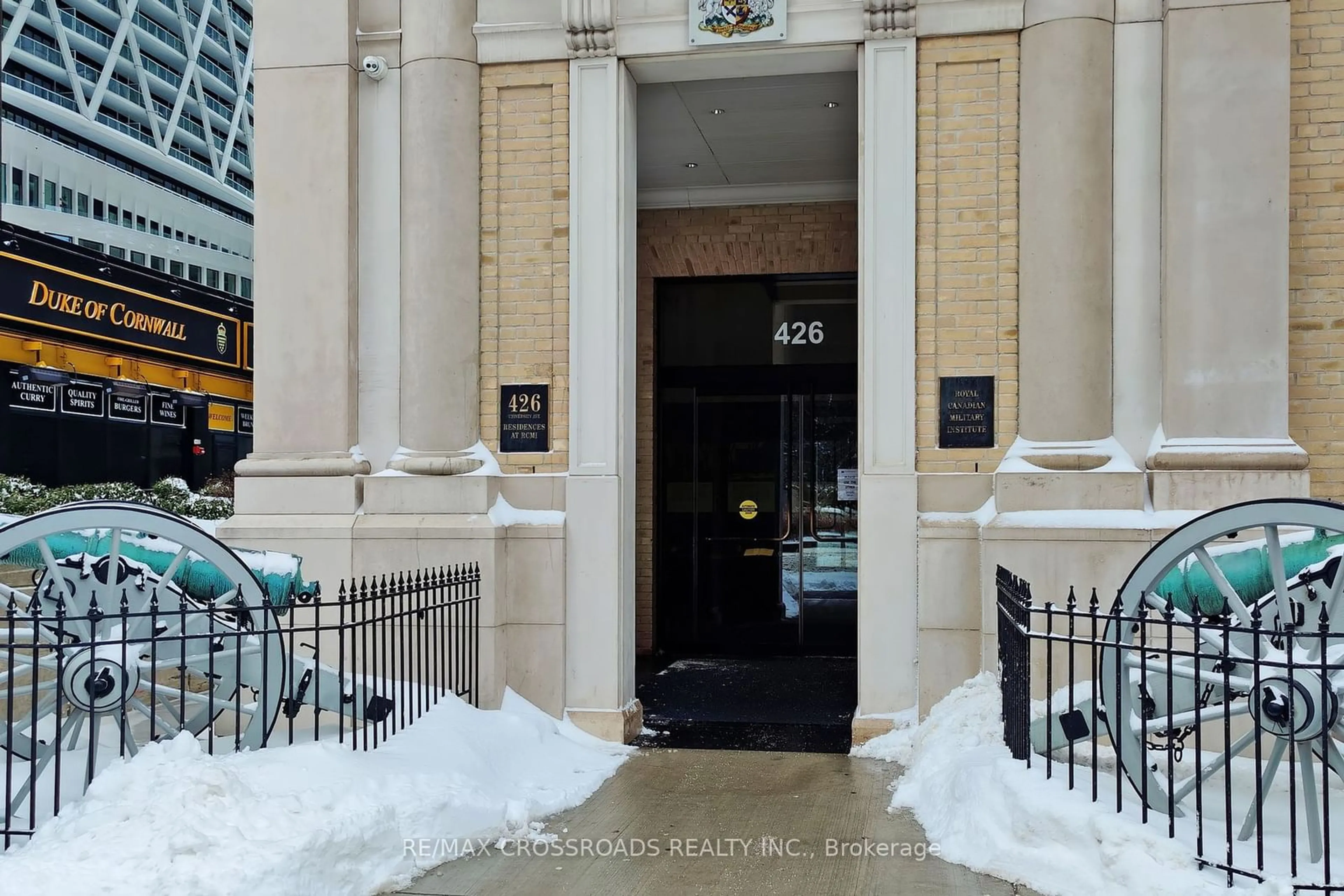 Indoor foyer for 426 University Ave #2502, Toronto Ontario M5G 1S9