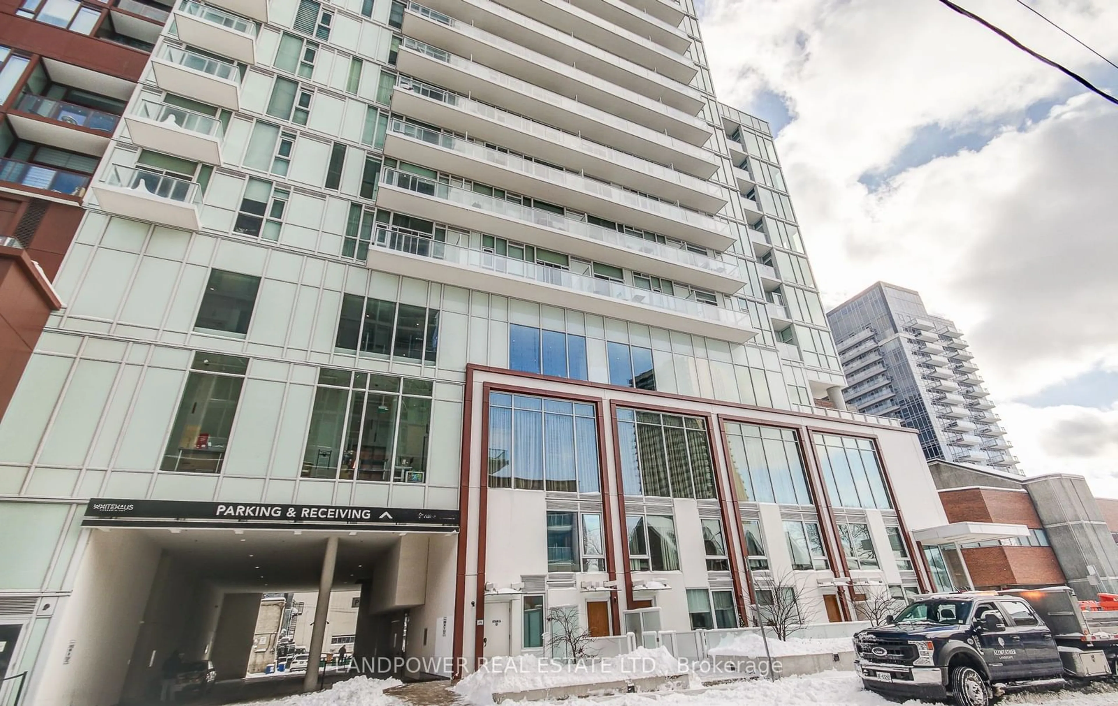 Indoor foyer for 33 Helendale Ave #1512, Toronto Ontario M4R 0A4