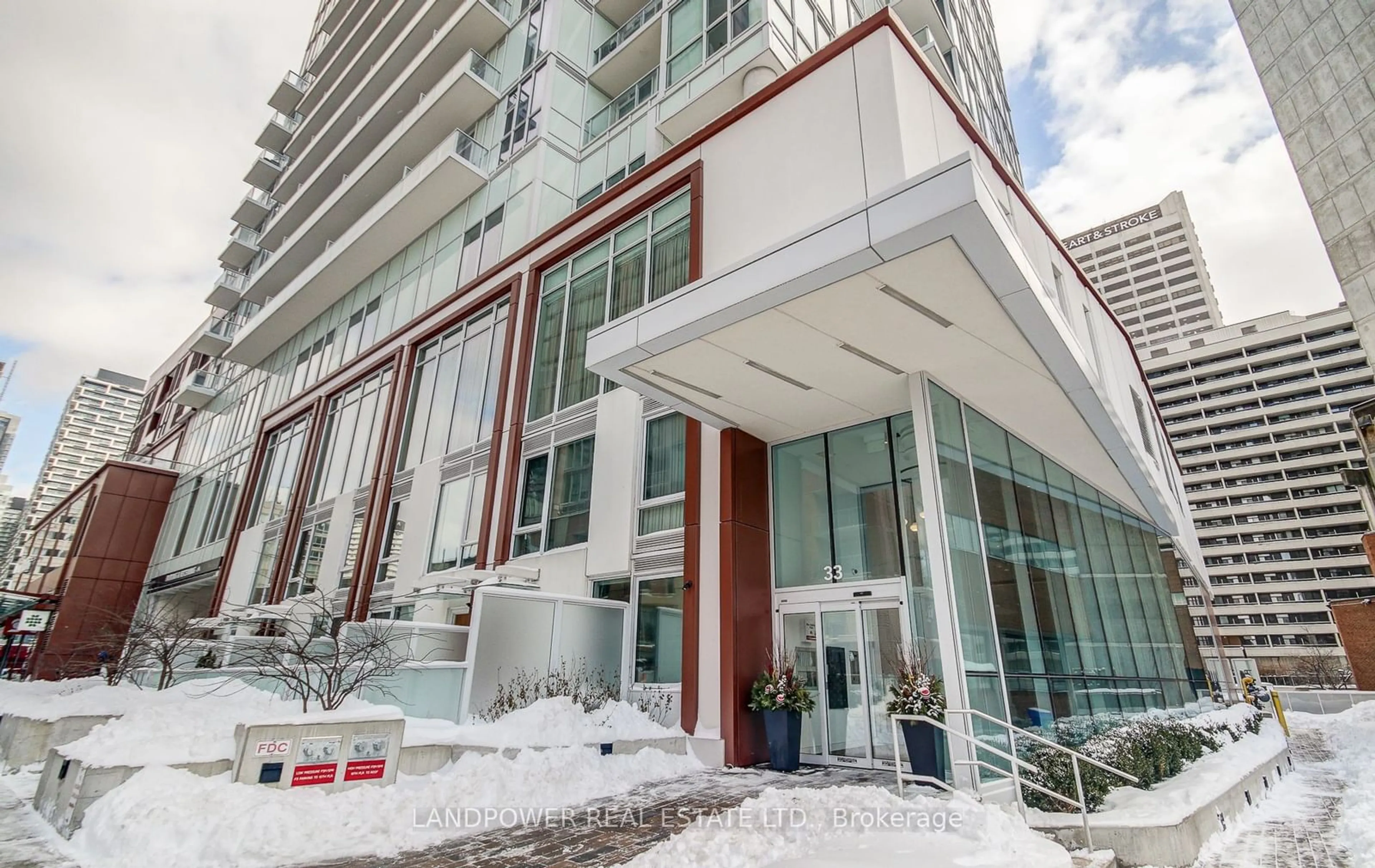 Indoor foyer for 33 Helendale Ave #1512, Toronto Ontario M4R 0A4