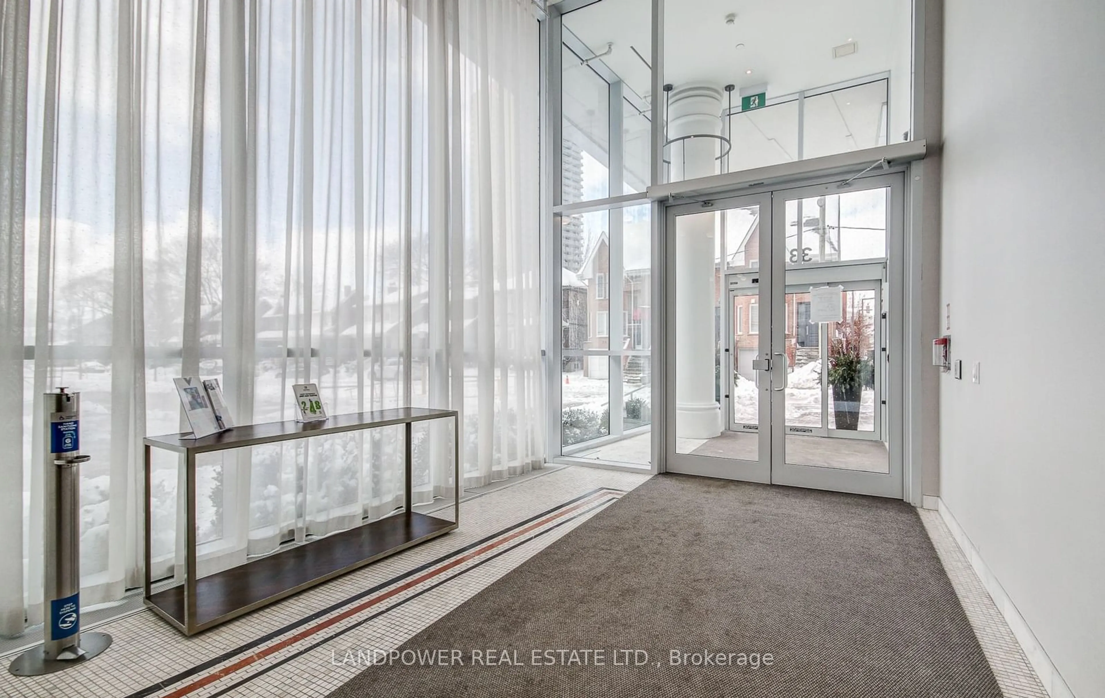 Indoor foyer for 33 Helendale Ave #1512, Toronto Ontario M4R 0A4