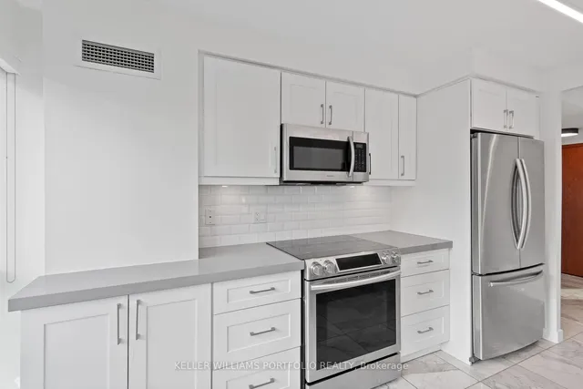 Additional property image - 10 Yonge St Unit 2212