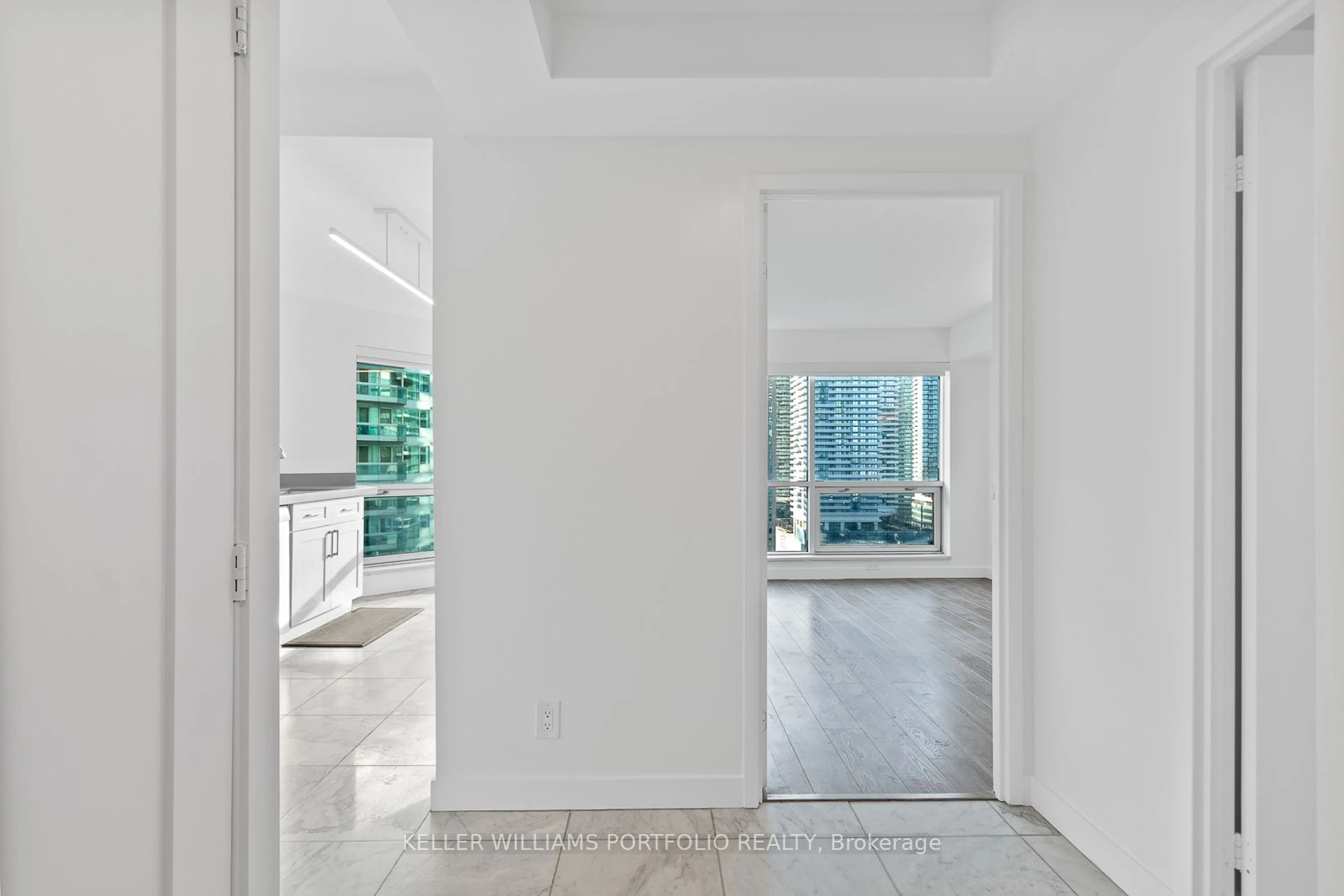 Indoor foyer for 10 Yonge St #2212, Toronto Ontario M5E 1R4