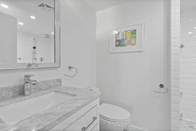 Additional property image - 10 Yonge St Unit 2212