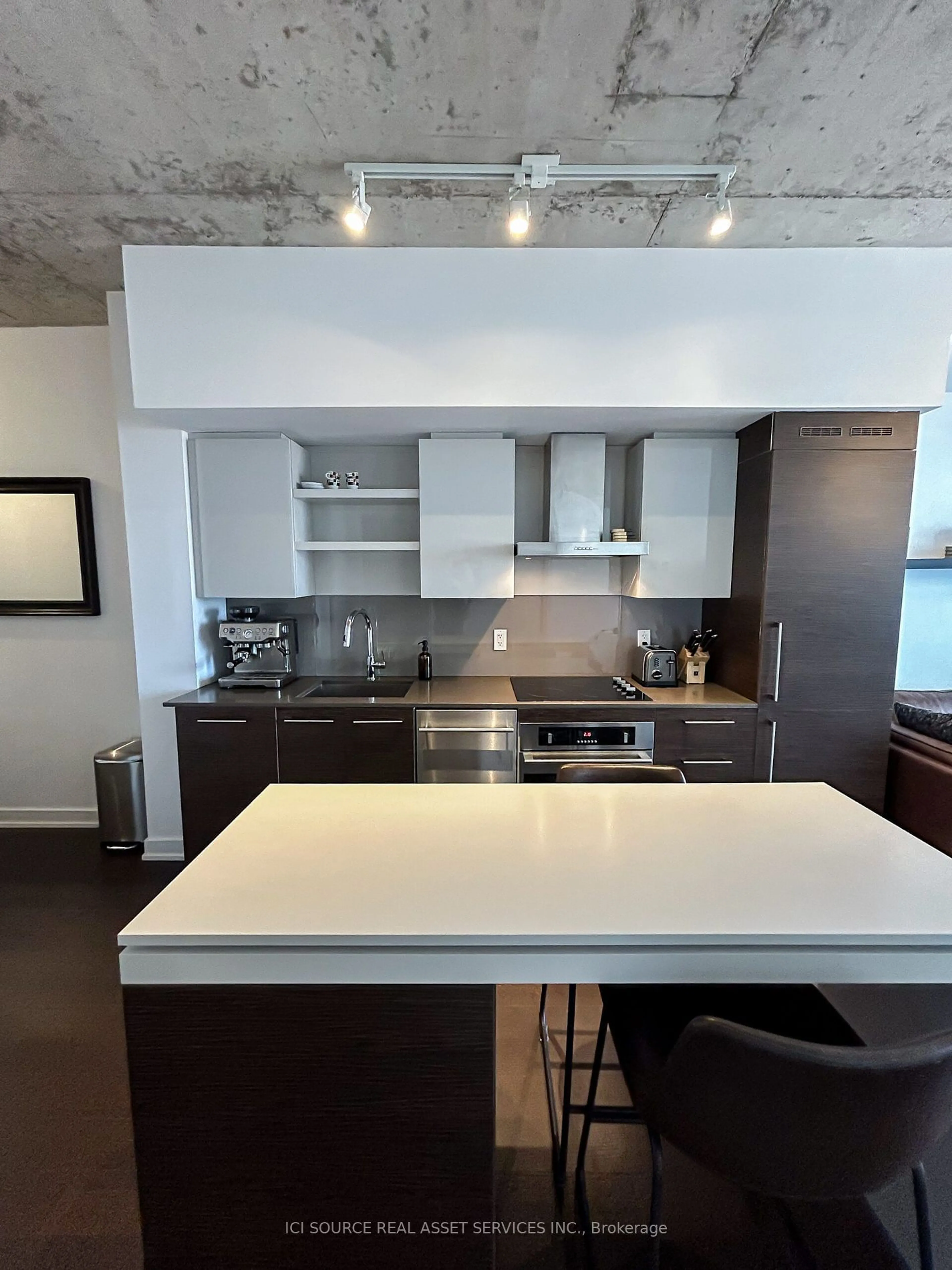 Contemporary kitchen, unknown for 1030 King St #936, Toronto Ontario M6K 0B4