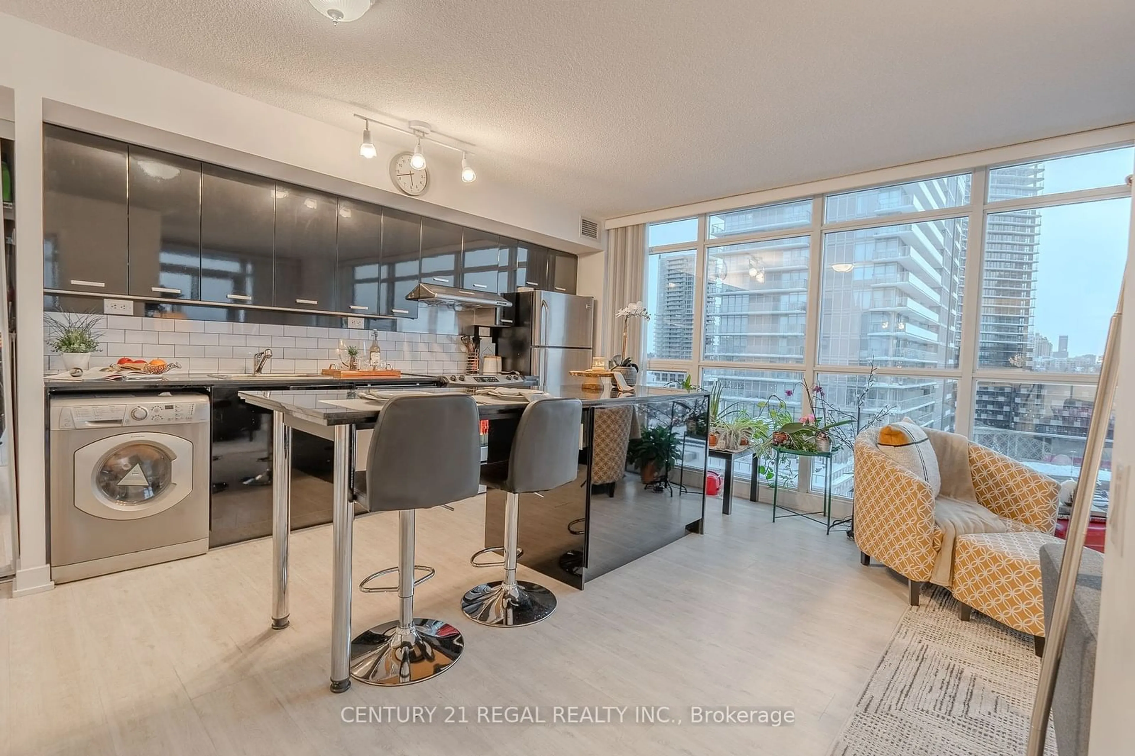 Open concept kitchen, unknown for 19 Singer Crt #1509A, Toronto Ontario M2K 0B2