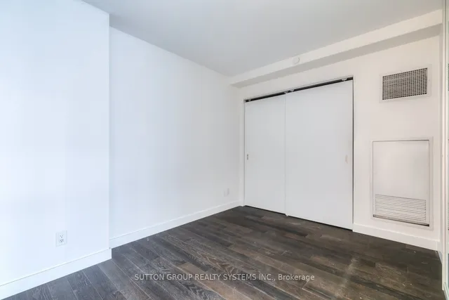Additional image 8 of 111 Bathurst St Unit 523