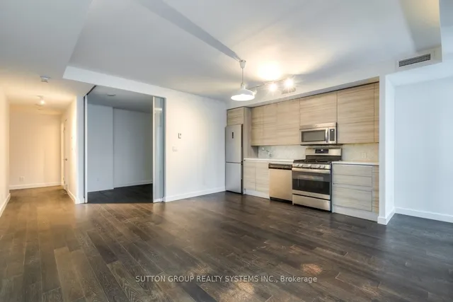 Additional image 18 of 111 Bathurst St Unit 523