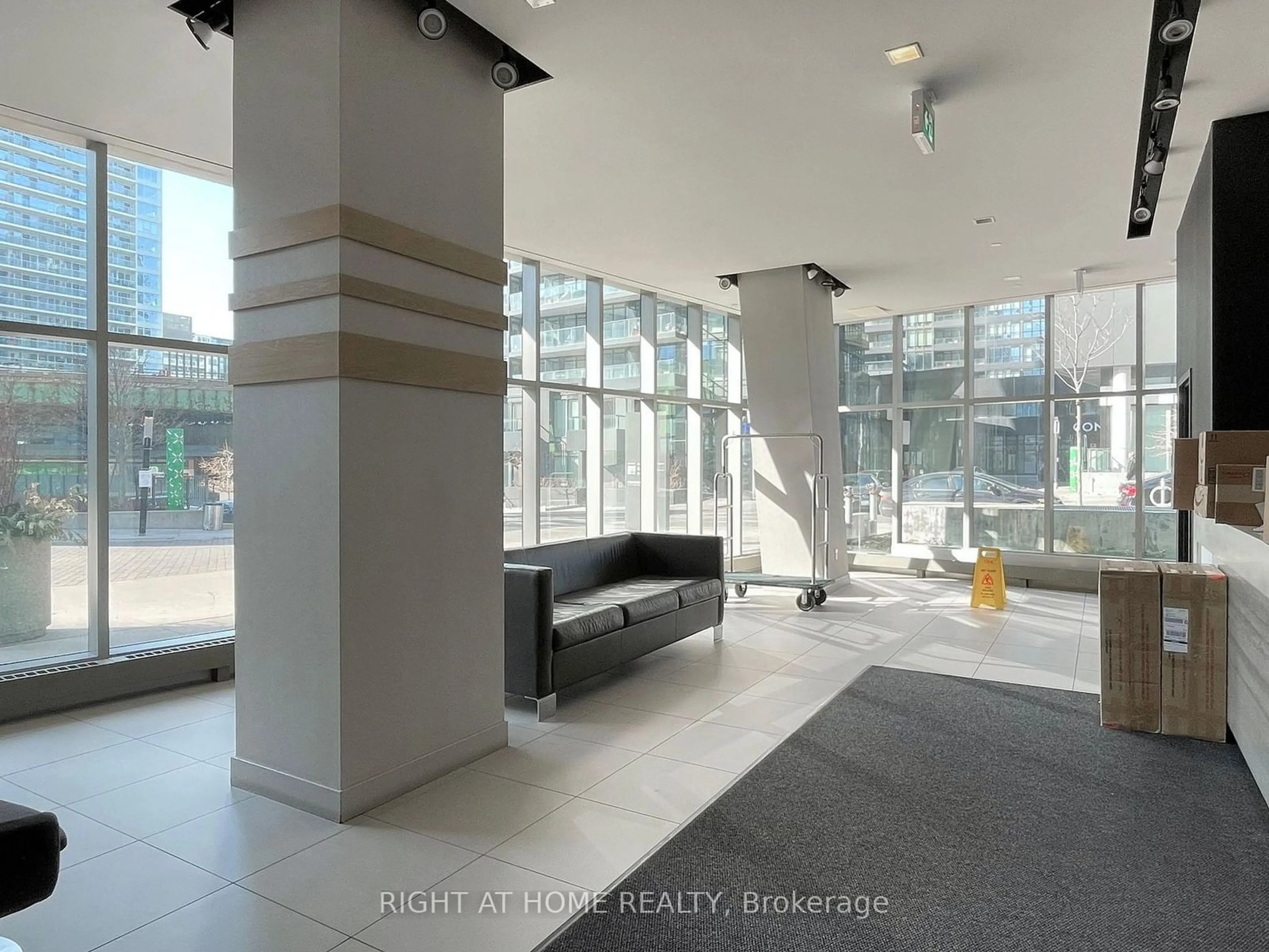 Indoor foyer for 85 Queens Wharf Rd #1610, Toronto Ontario M5V 0J9