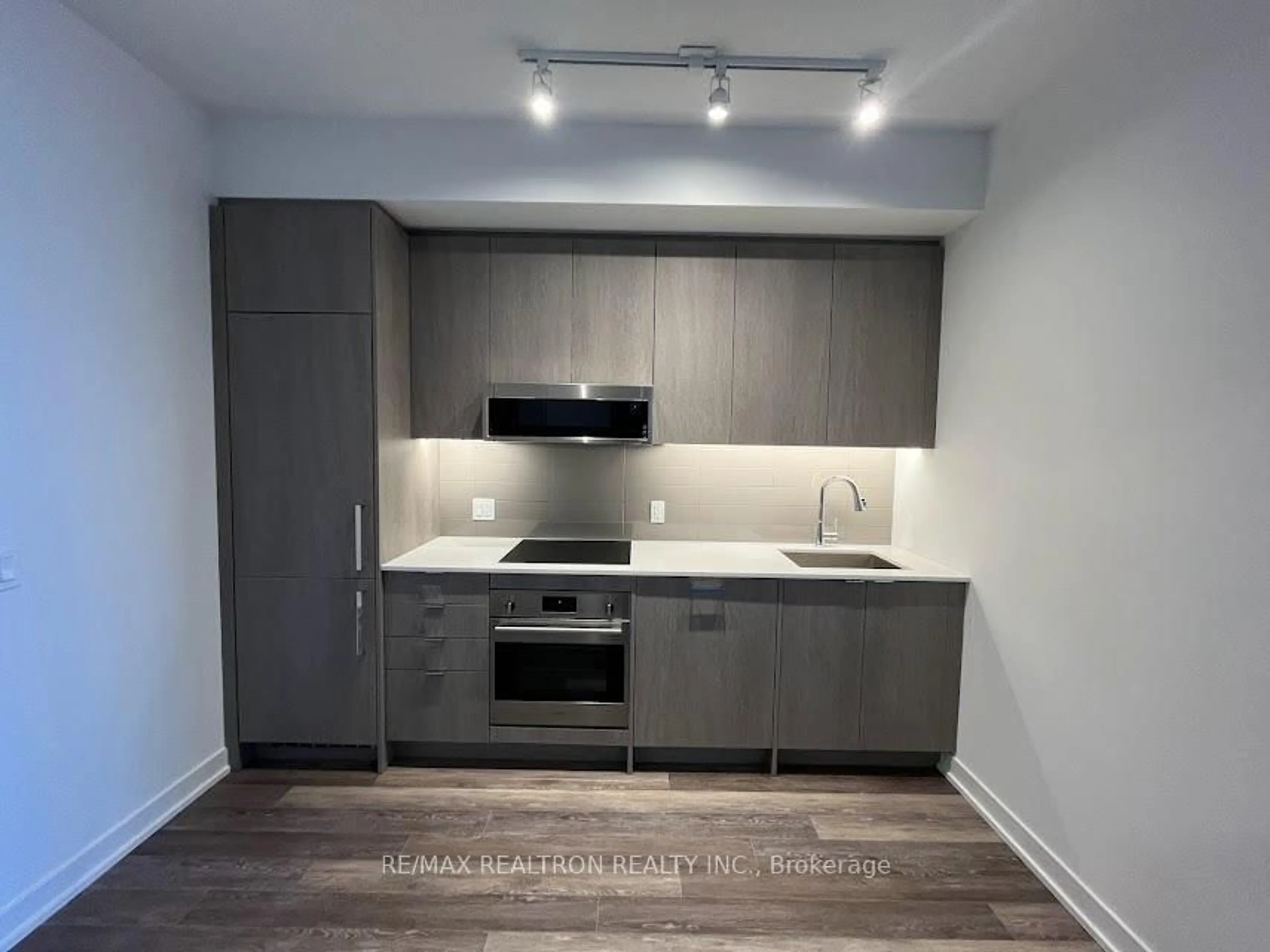 Standard kitchen, wood/laminate floor for 250 Lawrence Ave #701, Toronto Ontario M5M 1B2