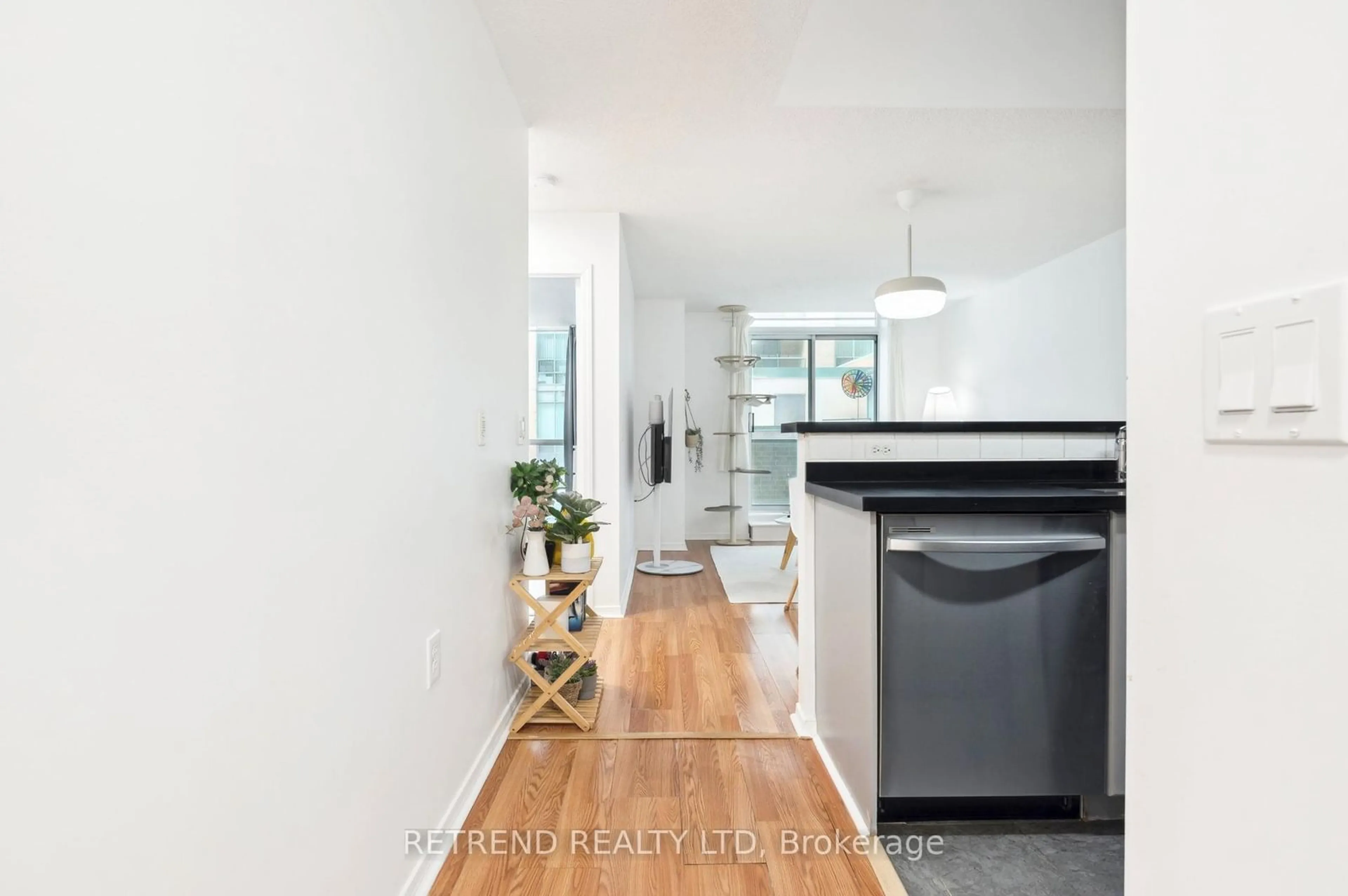 Indoor entryway for 26 Olive Ave #305, Toronto Ontario M2N 7G7