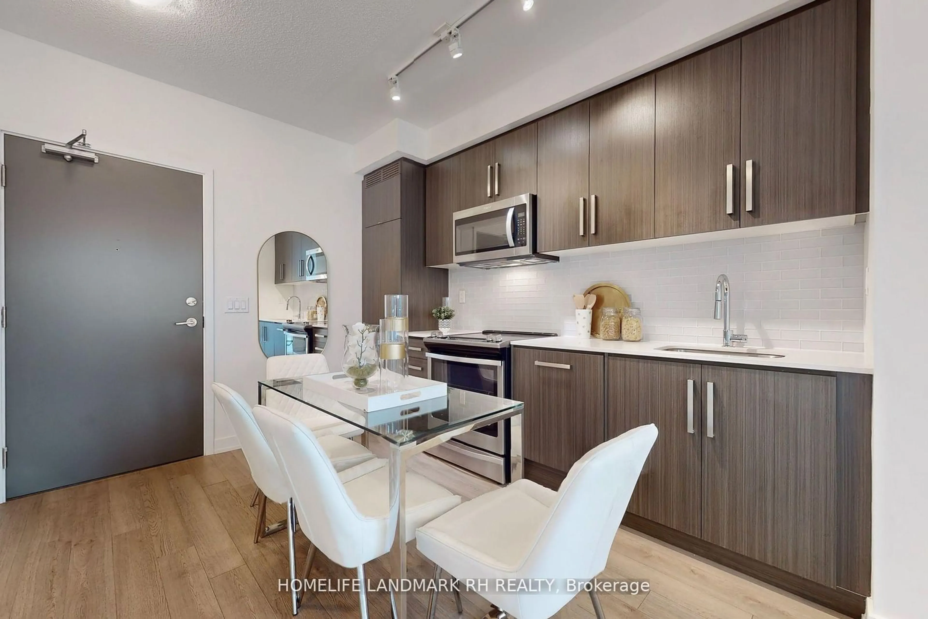 Open concept kitchen, wood/laminate floor for 5180 Yonge St #403, Toronto Ontario M2N 5P6