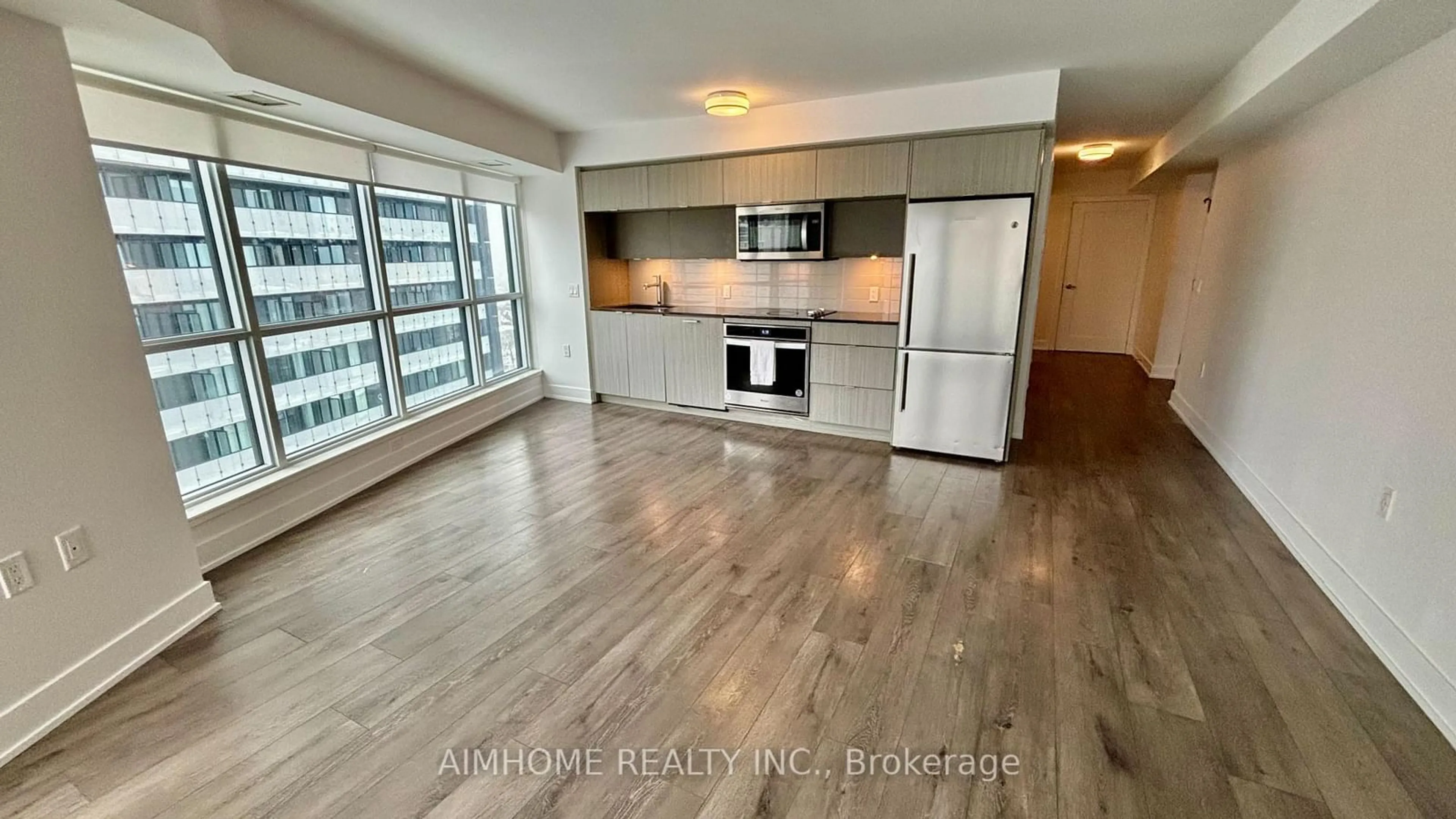 Open concept kitchen, wood/laminate floor for 585 Bloor St #1722, Toronto Ontario M4W 0B3