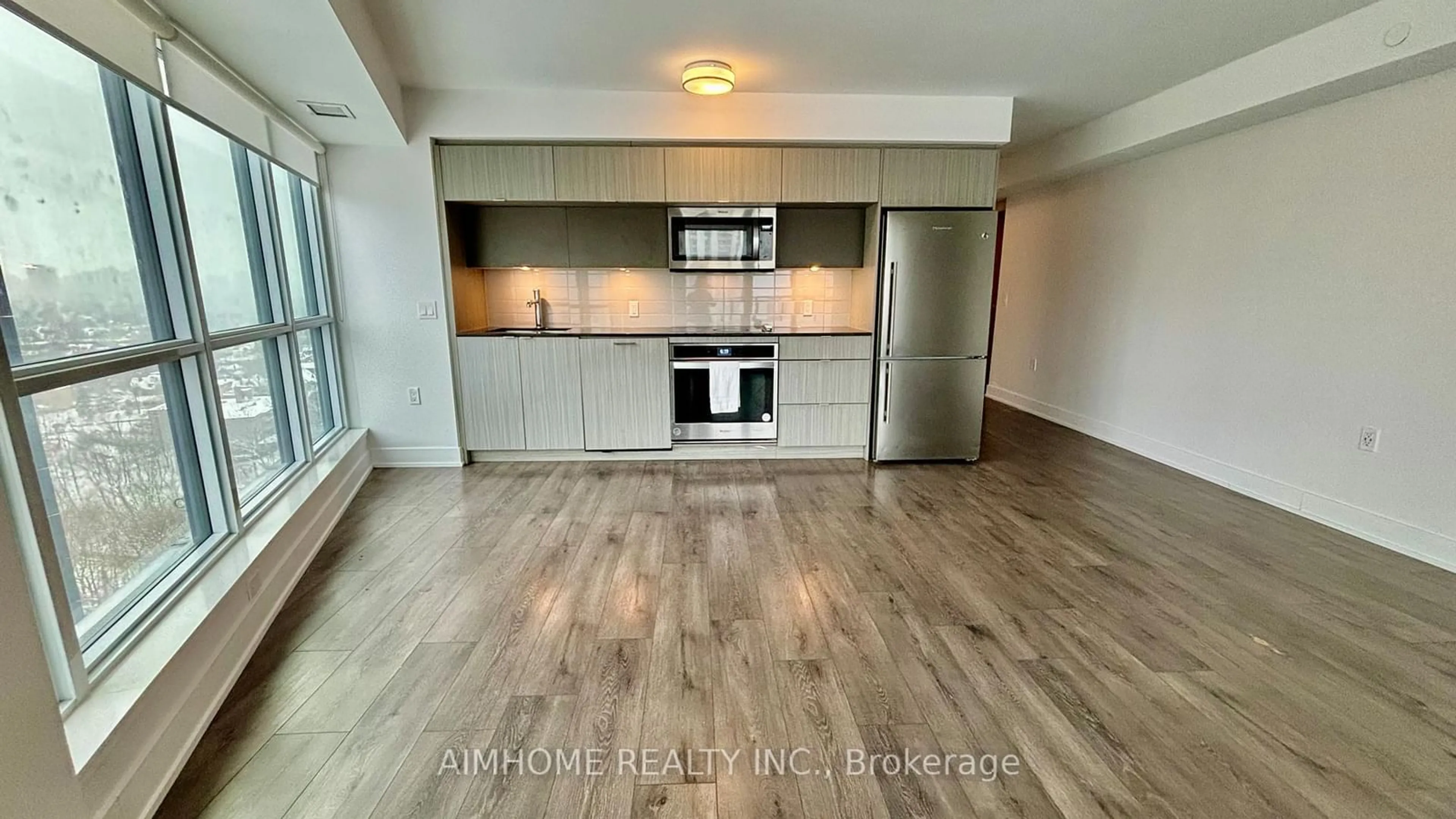 Open concept kitchen, wood/laminate floor for 585 Bloor St #1722, Toronto Ontario M4W 0B3