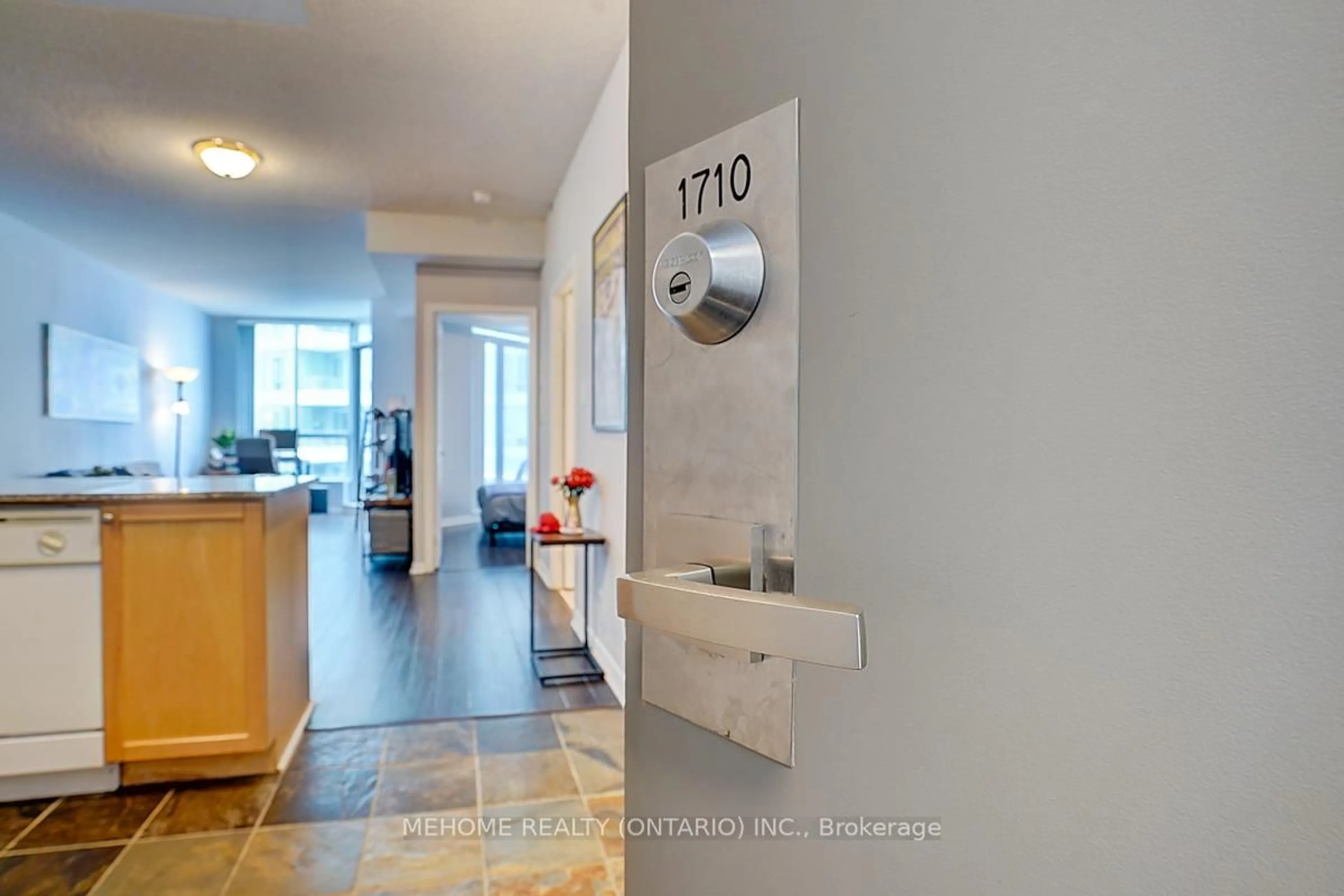 Indoor entryway for 228 Queens Quay #1710, Toronto Ontario M5J 2X1