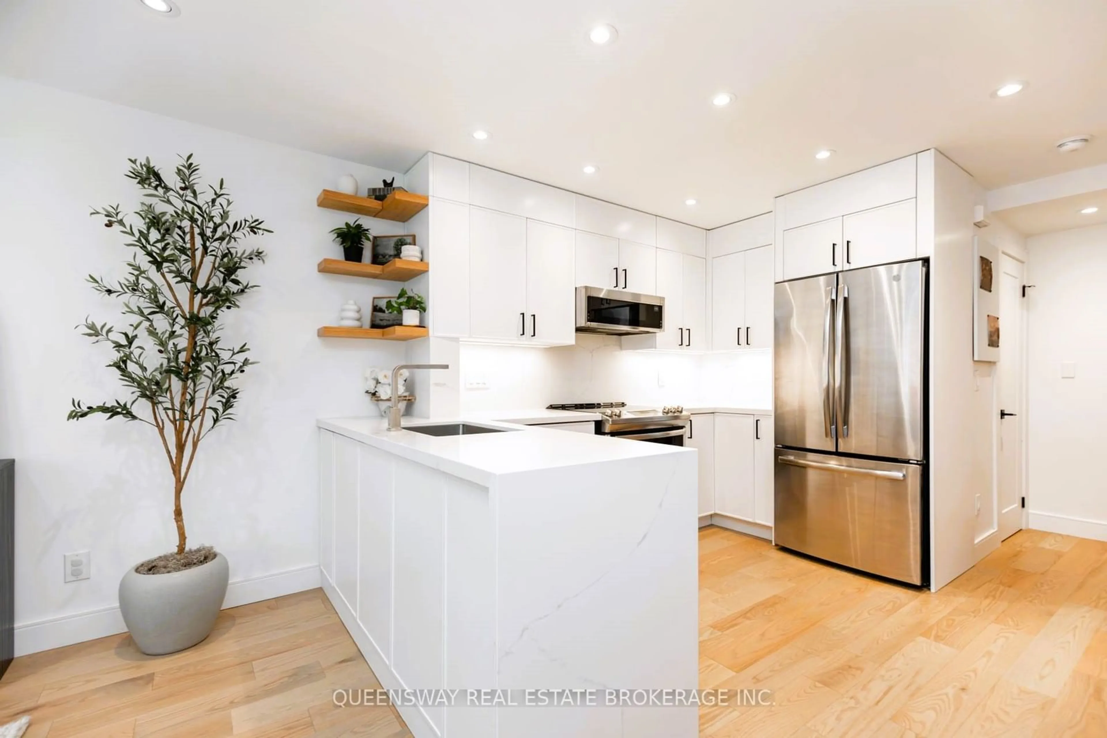 Contemporary kitchen, wood/laminate floor for 232 St. George St #19, Toronto Ontario M5R 2N5