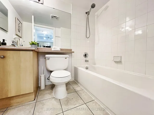 Additional image 9 of 212 Eglinton Ave Unit 502