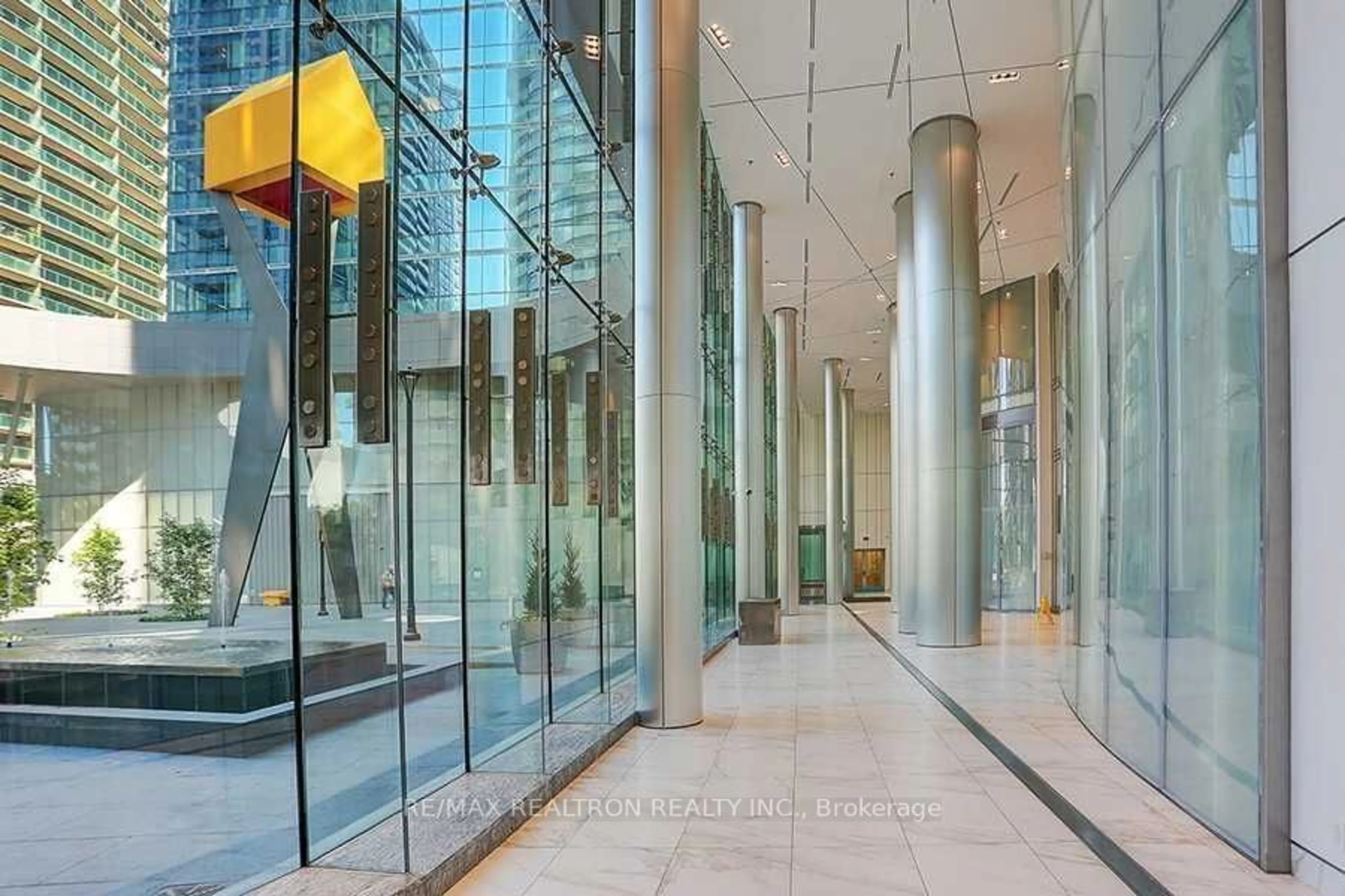 Indoor foyer for 14 York St #1008, Toronto Ontario M5J 0B1