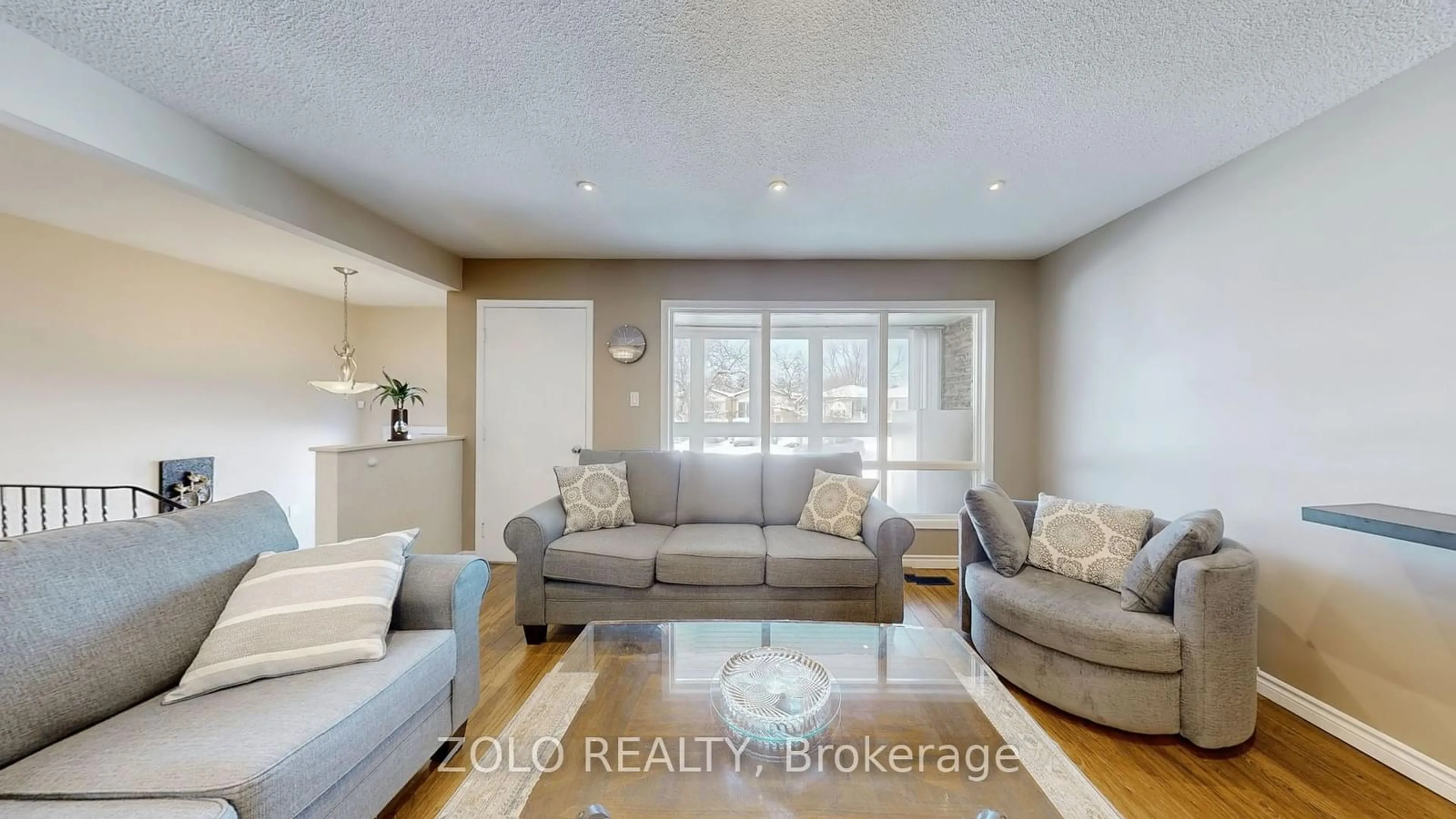 Living room with furniture, wood/laminate floor for 82 Sexton Cres, Toronto Ontario M2H 2L6