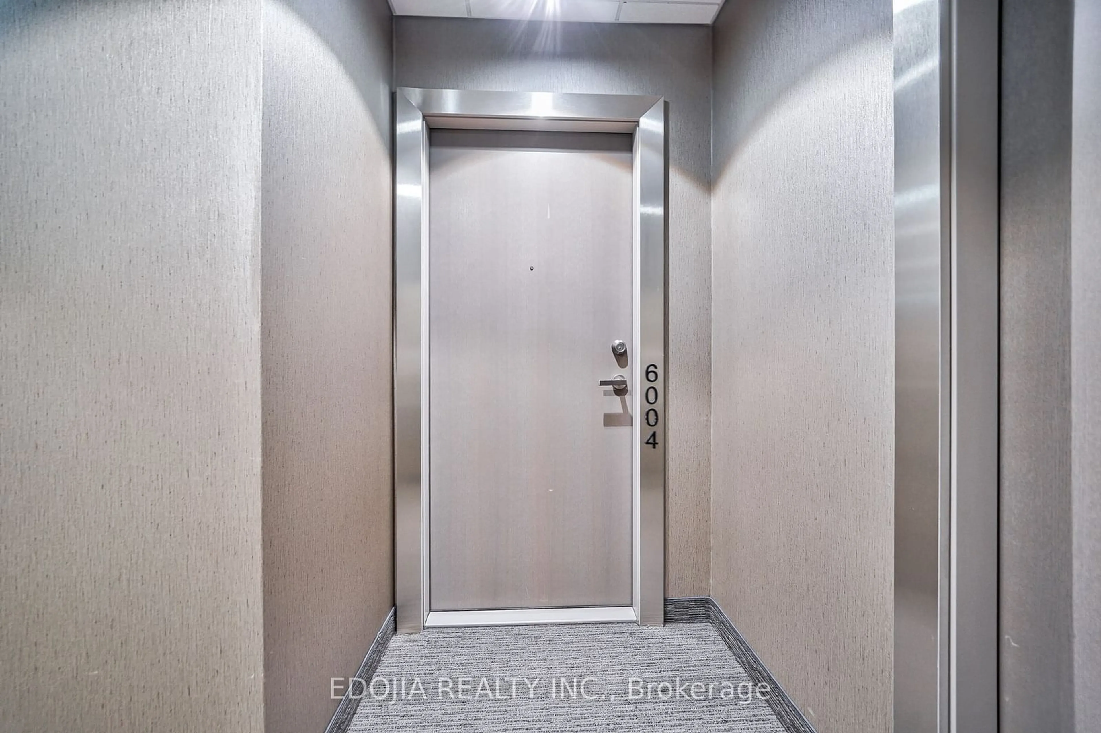 Indoor foyer for 100 Harbour St #6004, Toronto Ontario M5J 0B5