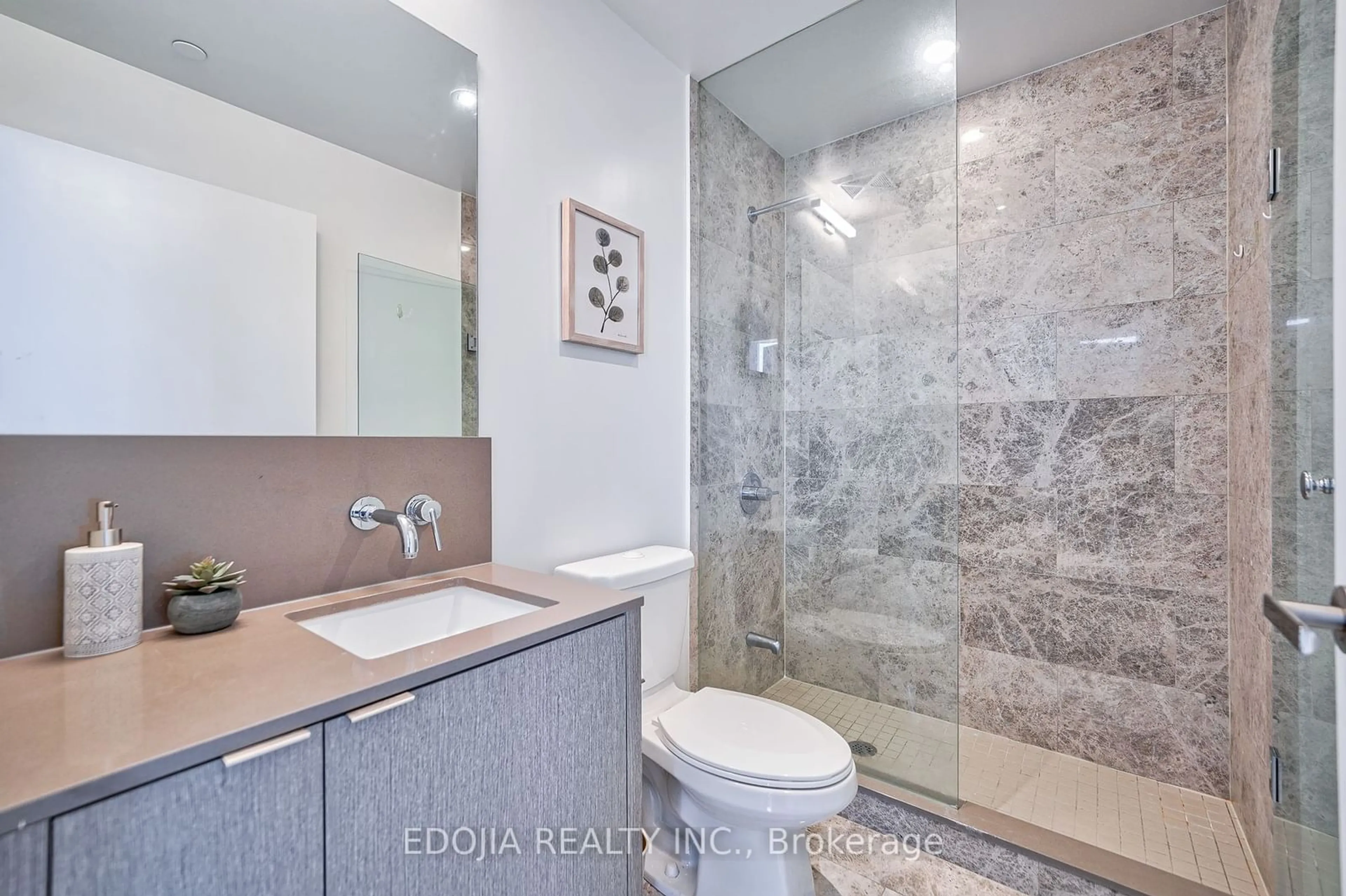 Contemporary bathroom, ceramic/tile floor for 100 Harbour St #6004, Toronto Ontario M5J 0B5