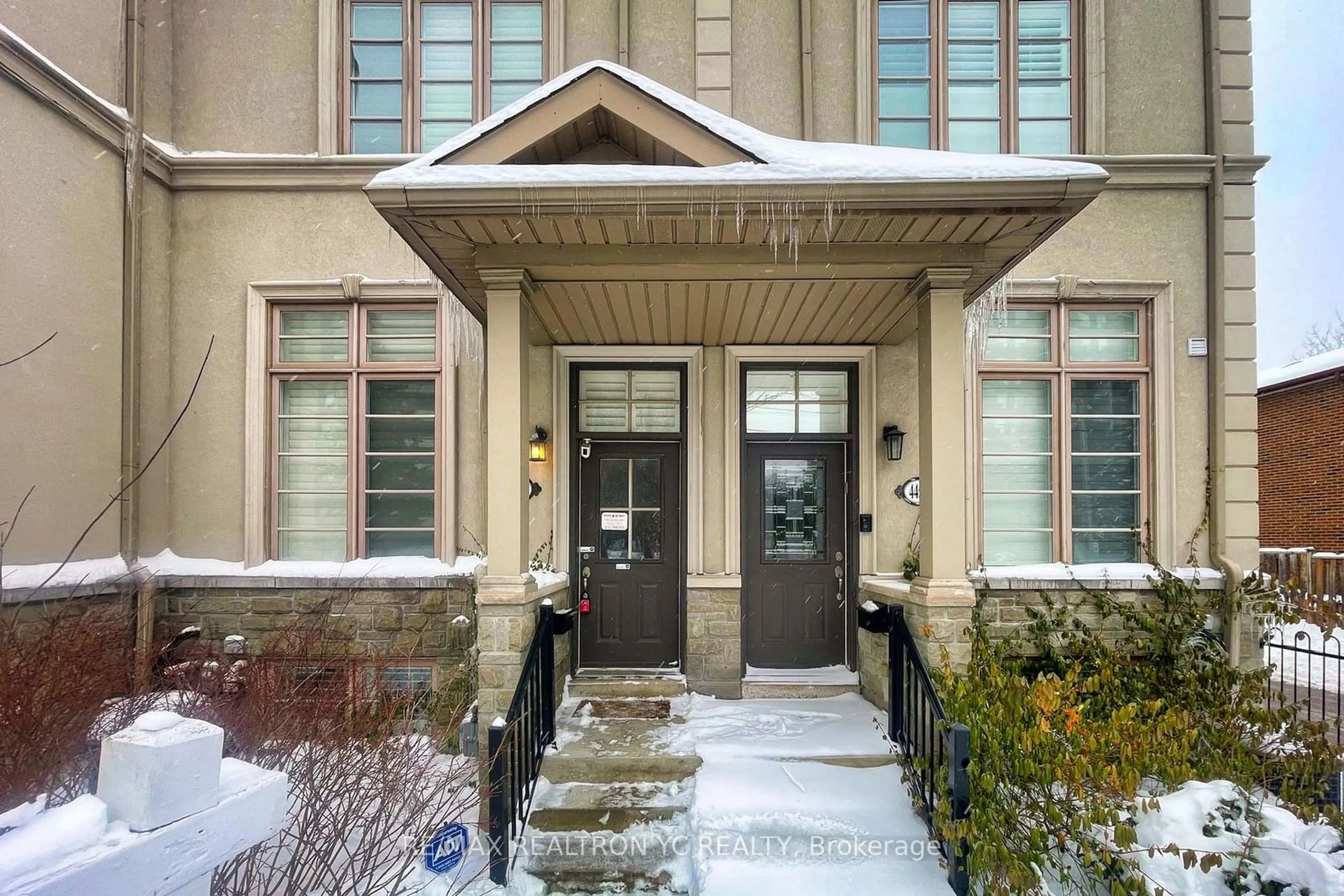 Indoor entryway for 4450 Bathurst St, Toronto Ontario M3H 3S2