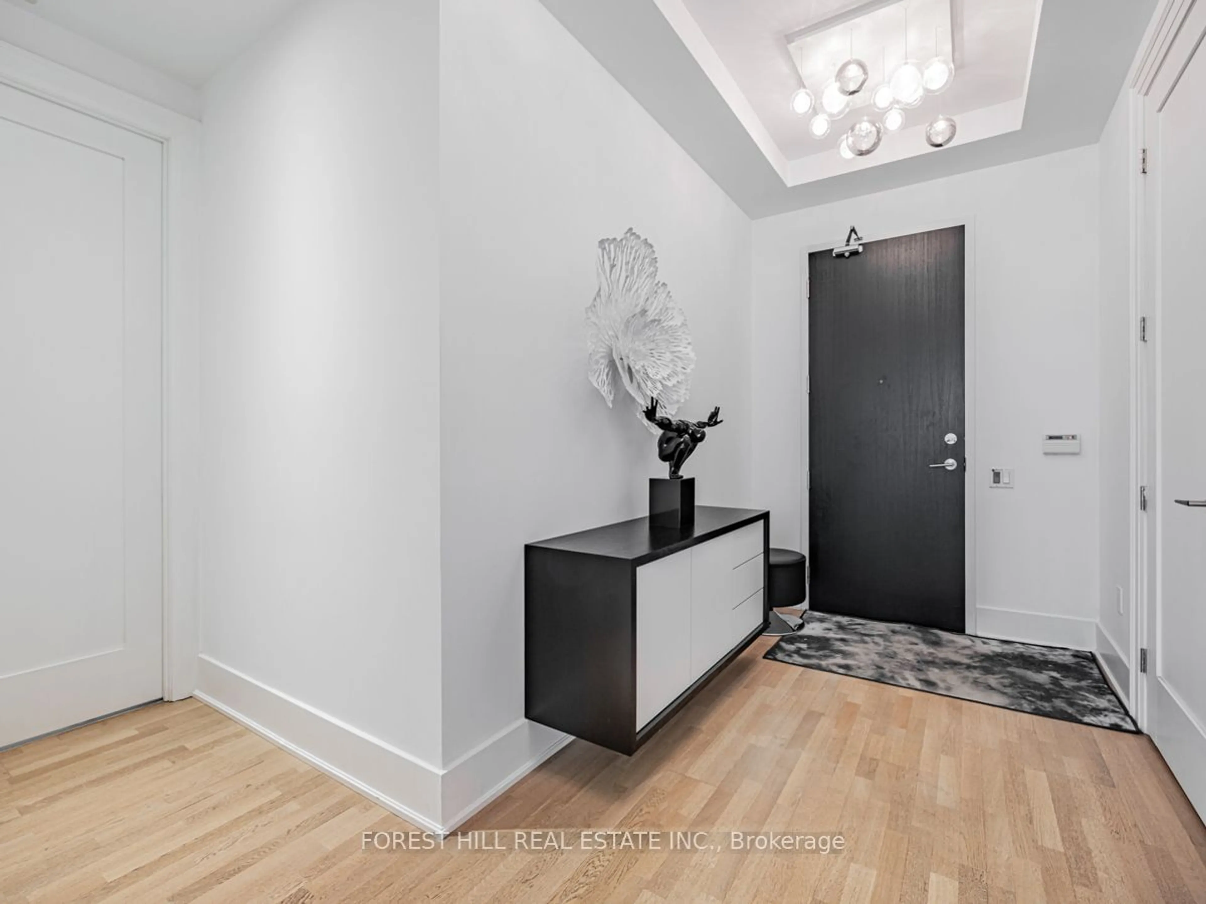 Indoor entryway for 775 King St #LPH5, Toronto Ontario M5V 2K3