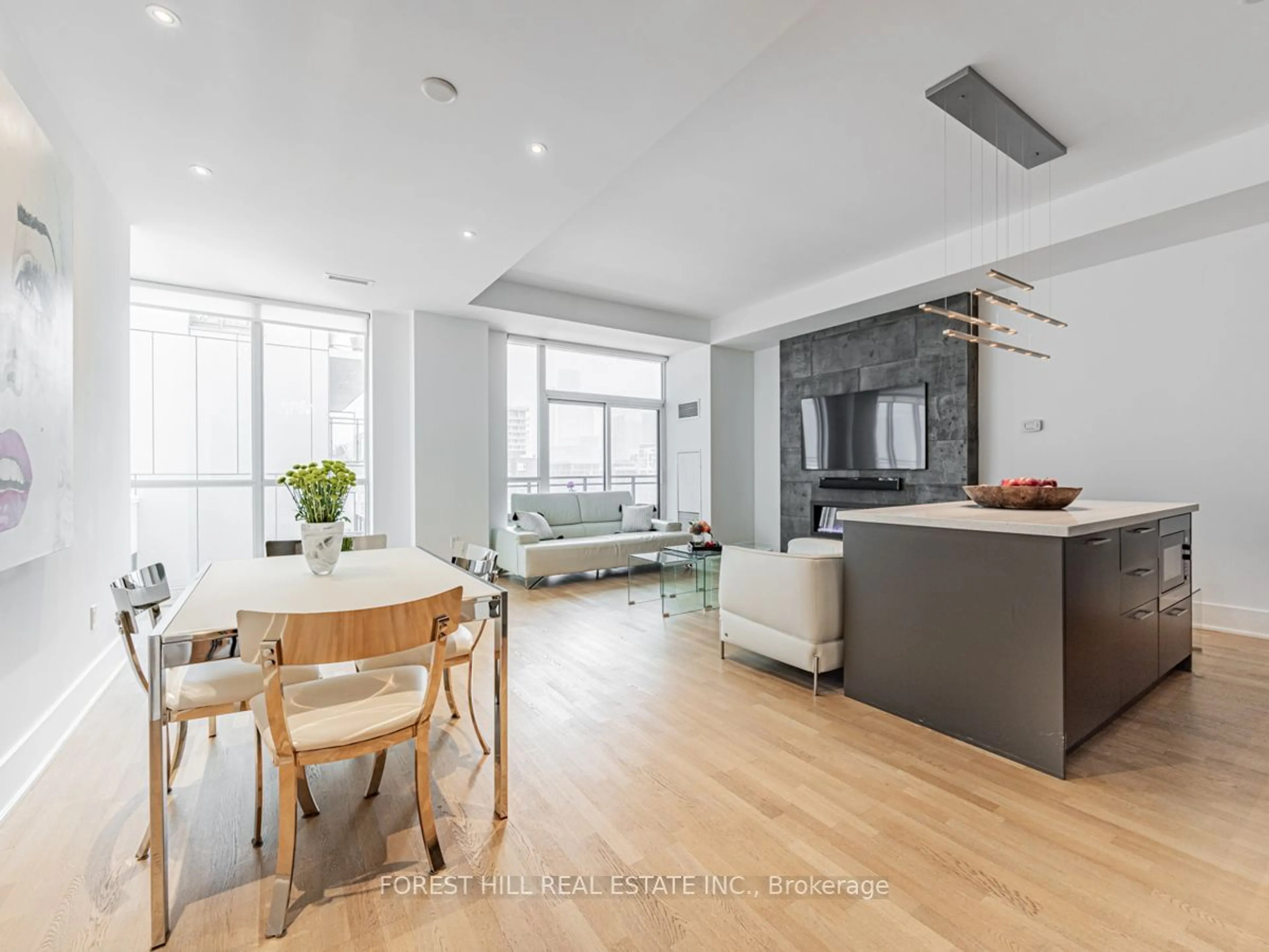 Living room with furniture, wood/laminate floor for 775 King St #LPH5, Toronto Ontario M5V 2K3