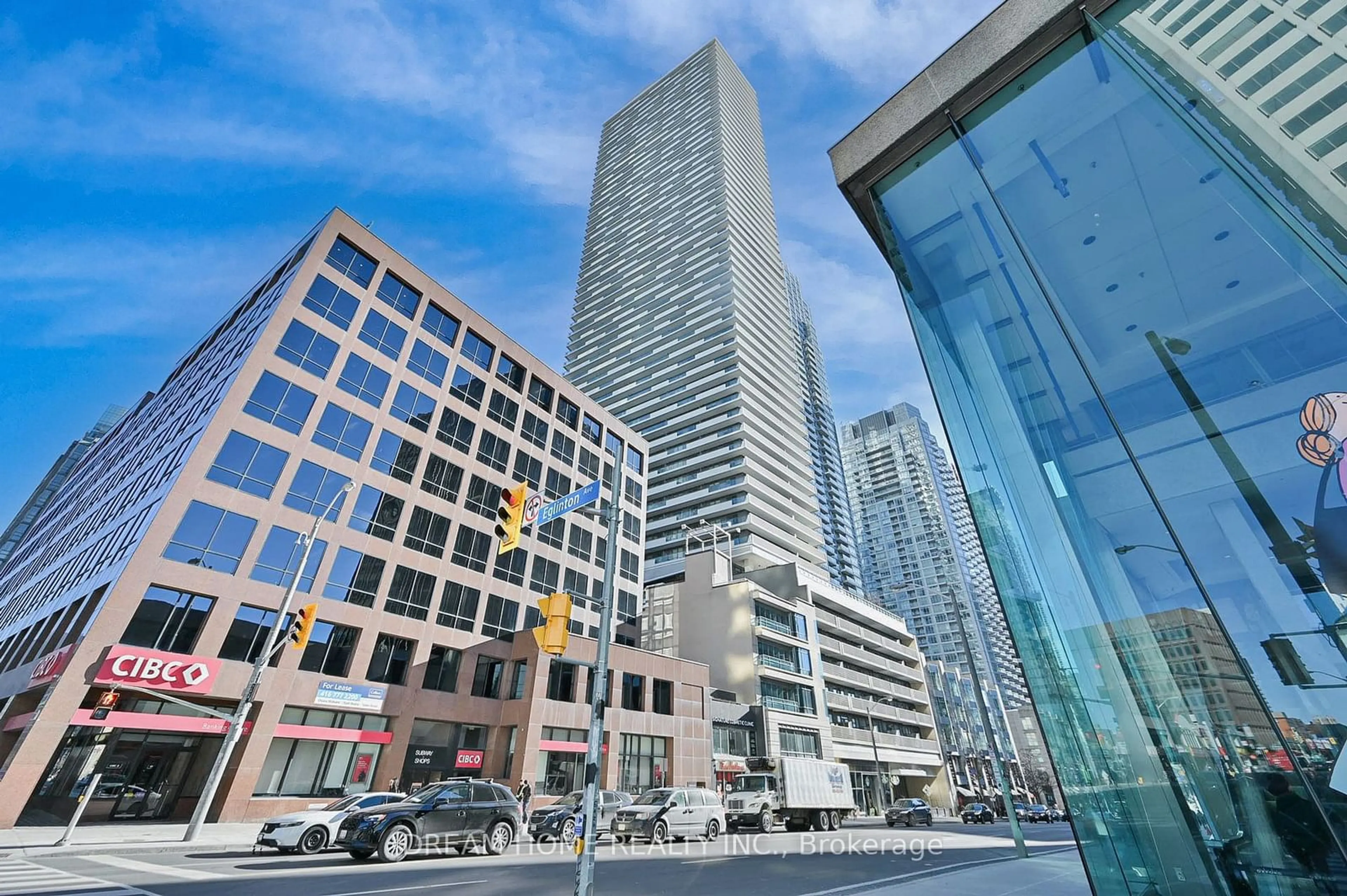 Indoor foyer for 2221 Yonge St #5303, Toronto Ontario M4S 0B8