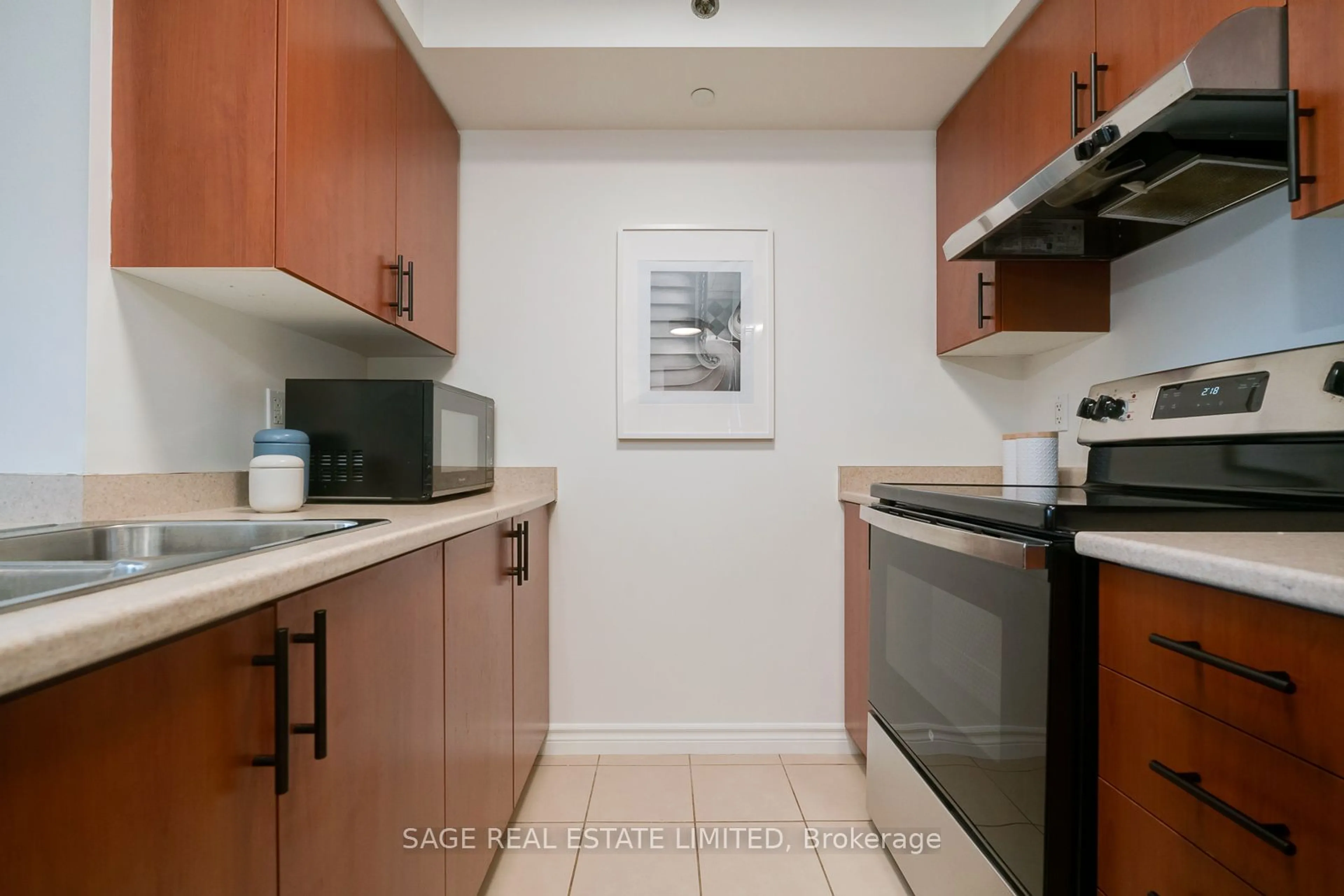 Standard kitchen, unknown for 35 Saranac Blvd #311, Toronto Ontario M6A 2G4