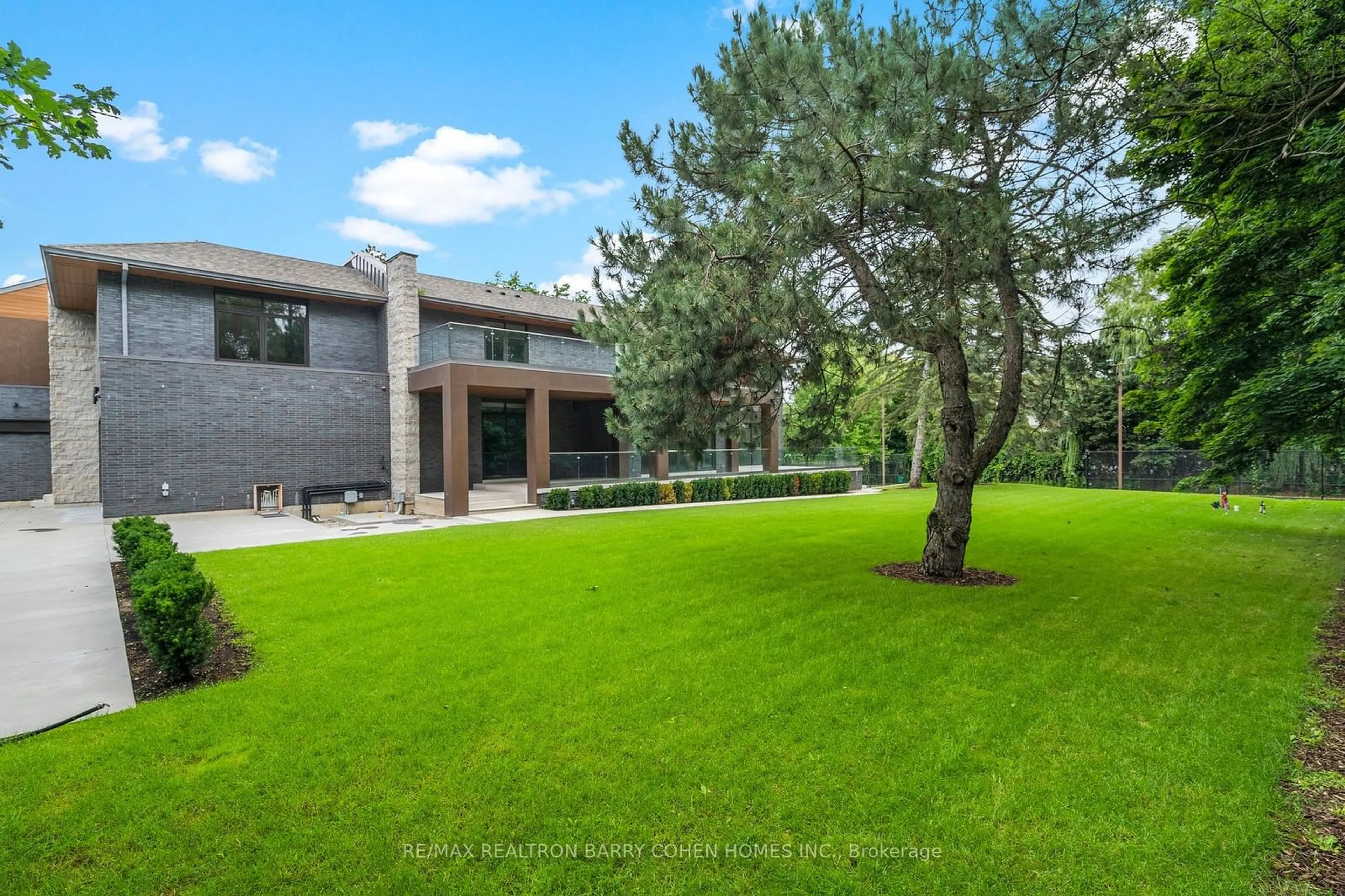 A pic from outside/outdoor area/front of a property/back of a property/a pic from drone, unknown for 103 Old Colony Rd, Toronto Ontario M2L 2K3