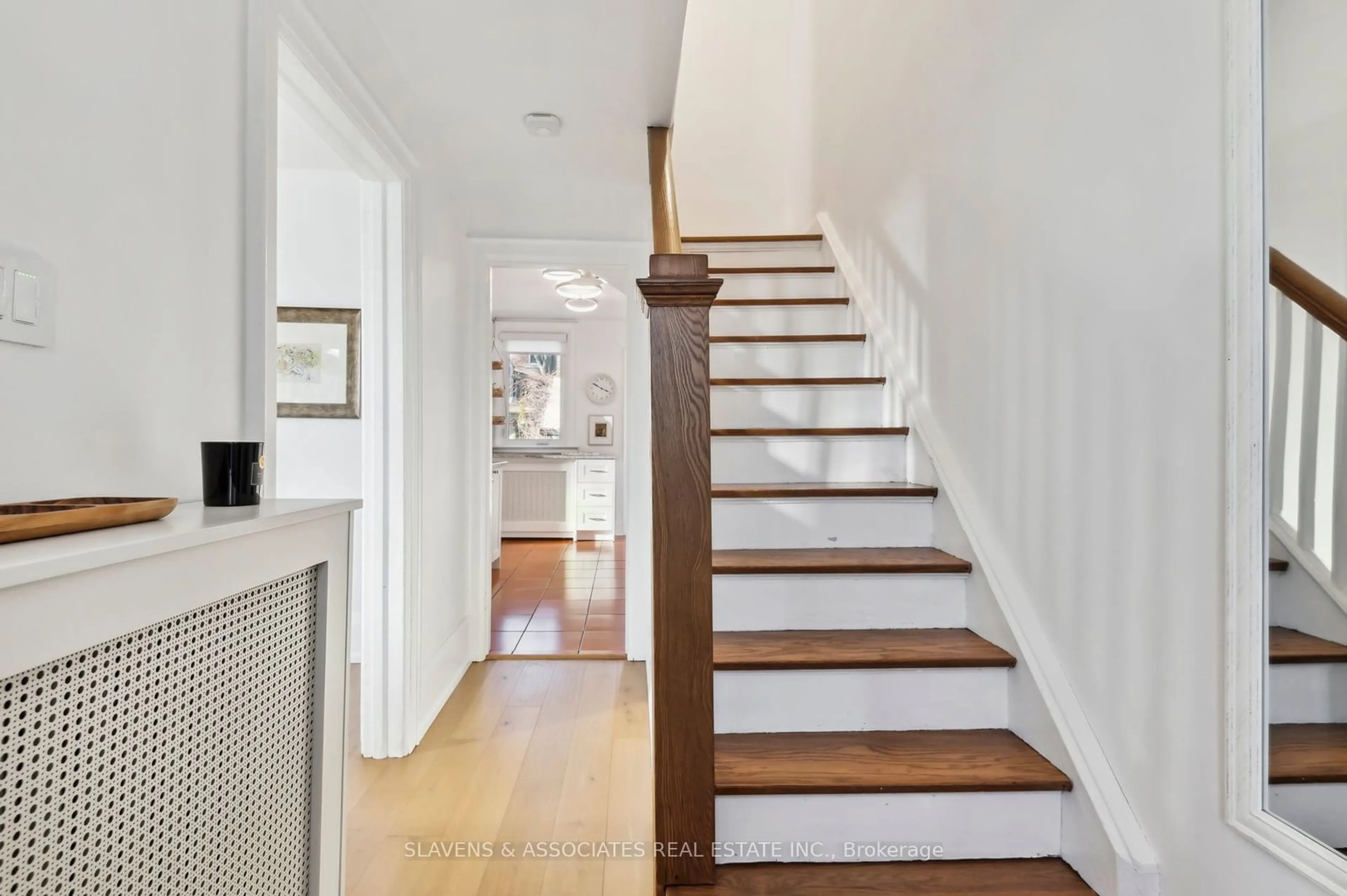 Stairs for 38 Allenvale Ave, Toronto Ontario M6E 2A6