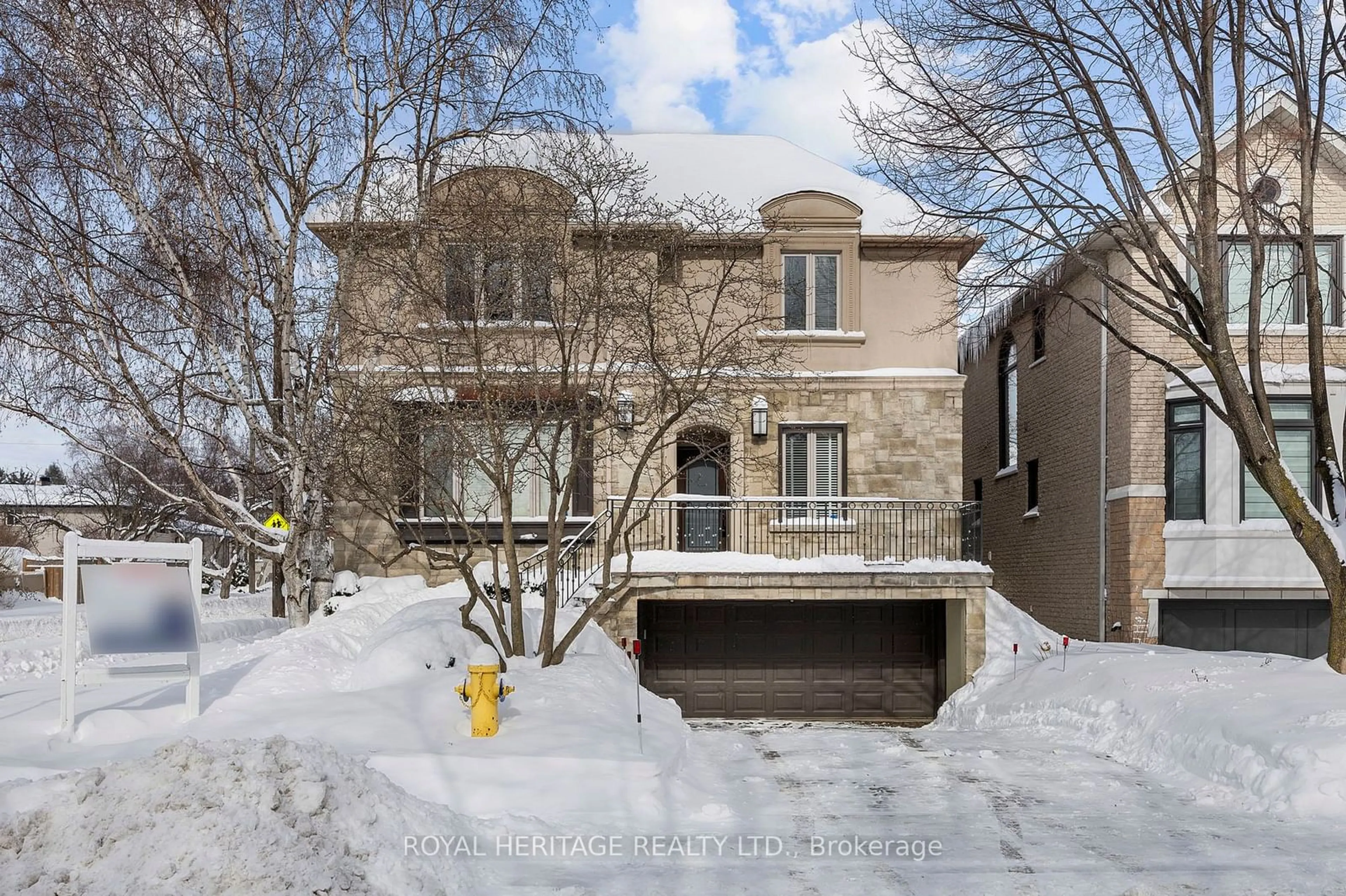 A pic from outside/outdoor area/front of a property/back of a property/a pic from drone, street for 302 Brooke Ave, Toronto Ontario M5M 2L2