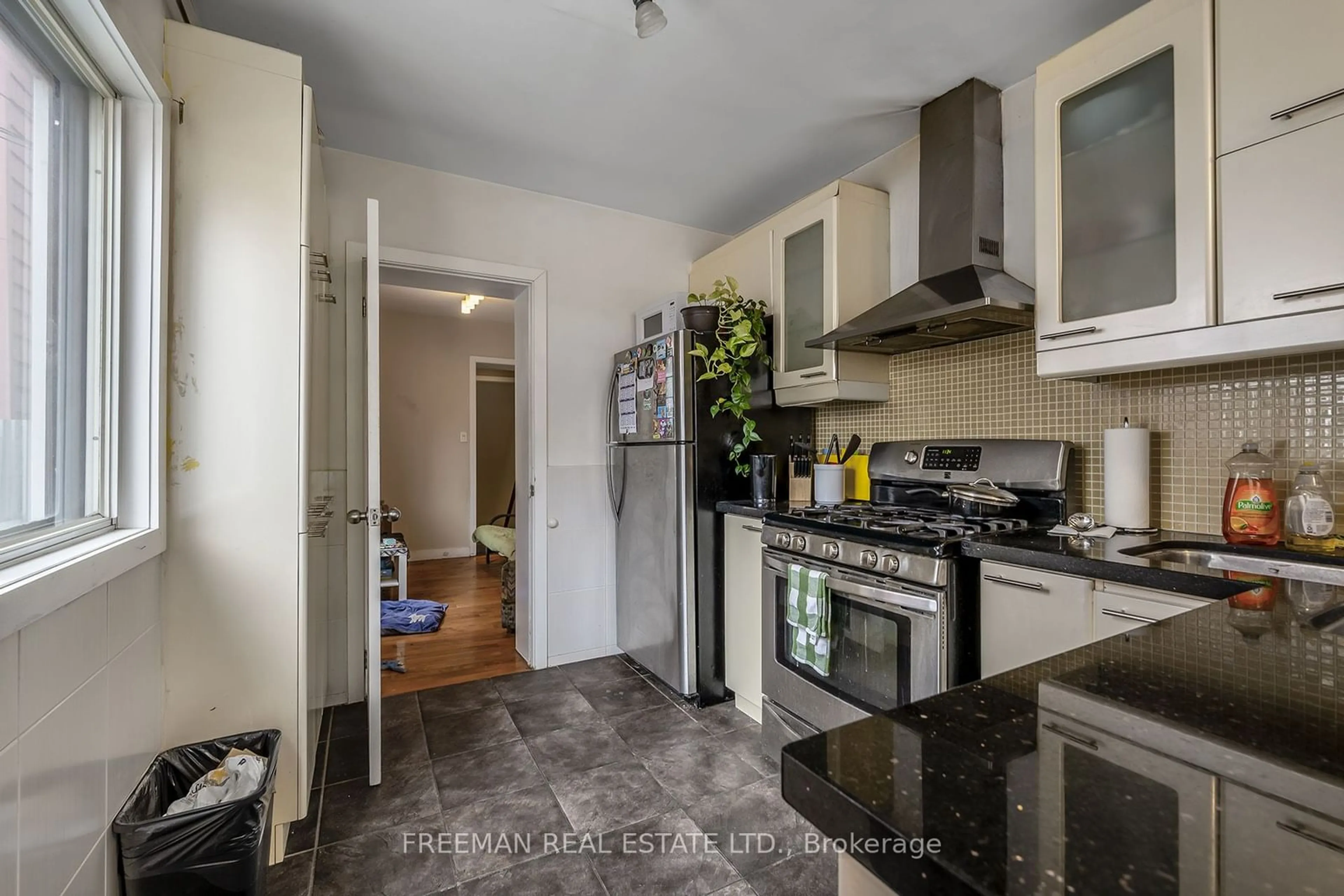 Standard kitchen, unknown for 66 Euclid Ave, Toronto Ontario M6J 2J9