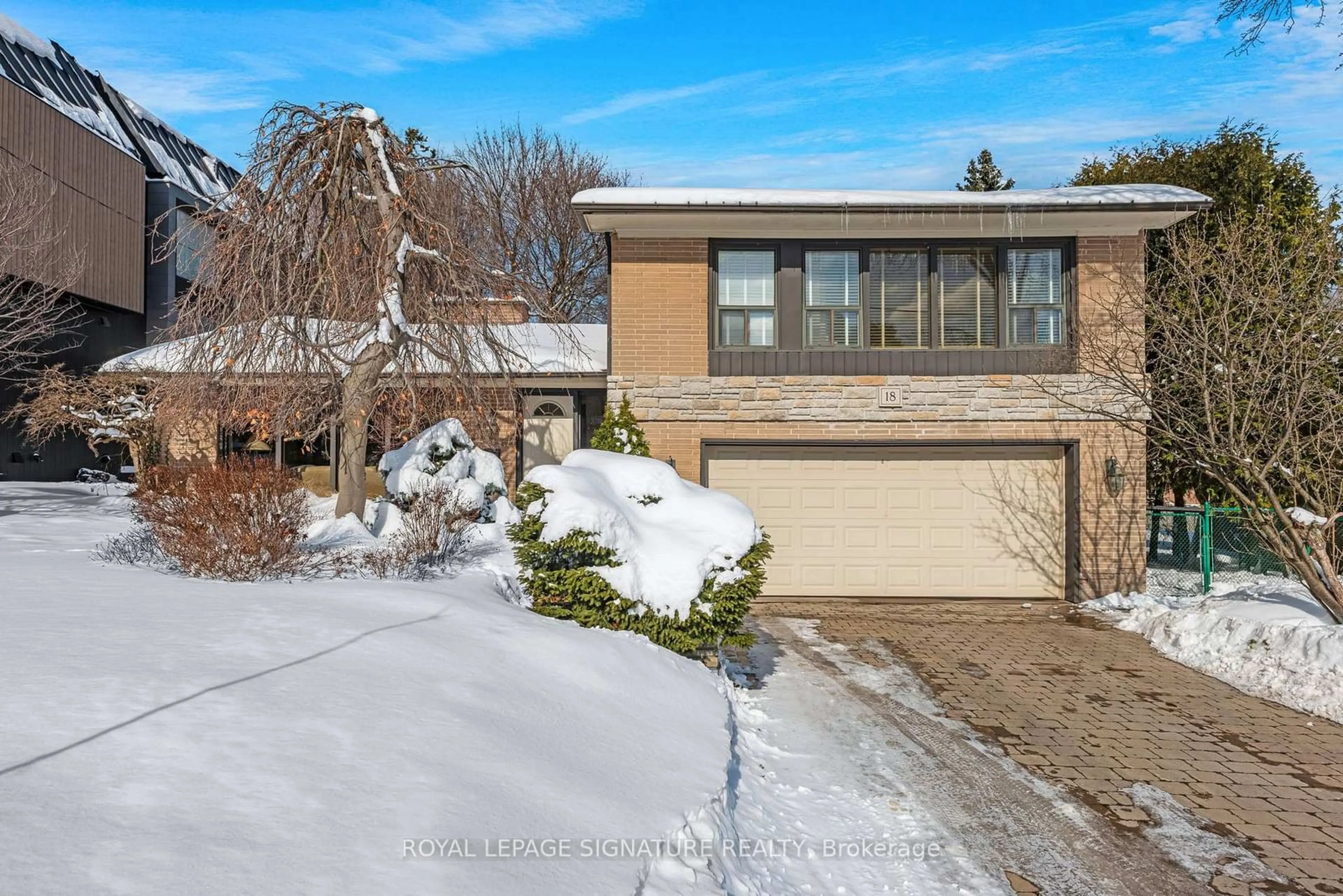 Home with brick exterior material, street for 18 Flaremore Cres, Toronto Ontario M2K 1V1