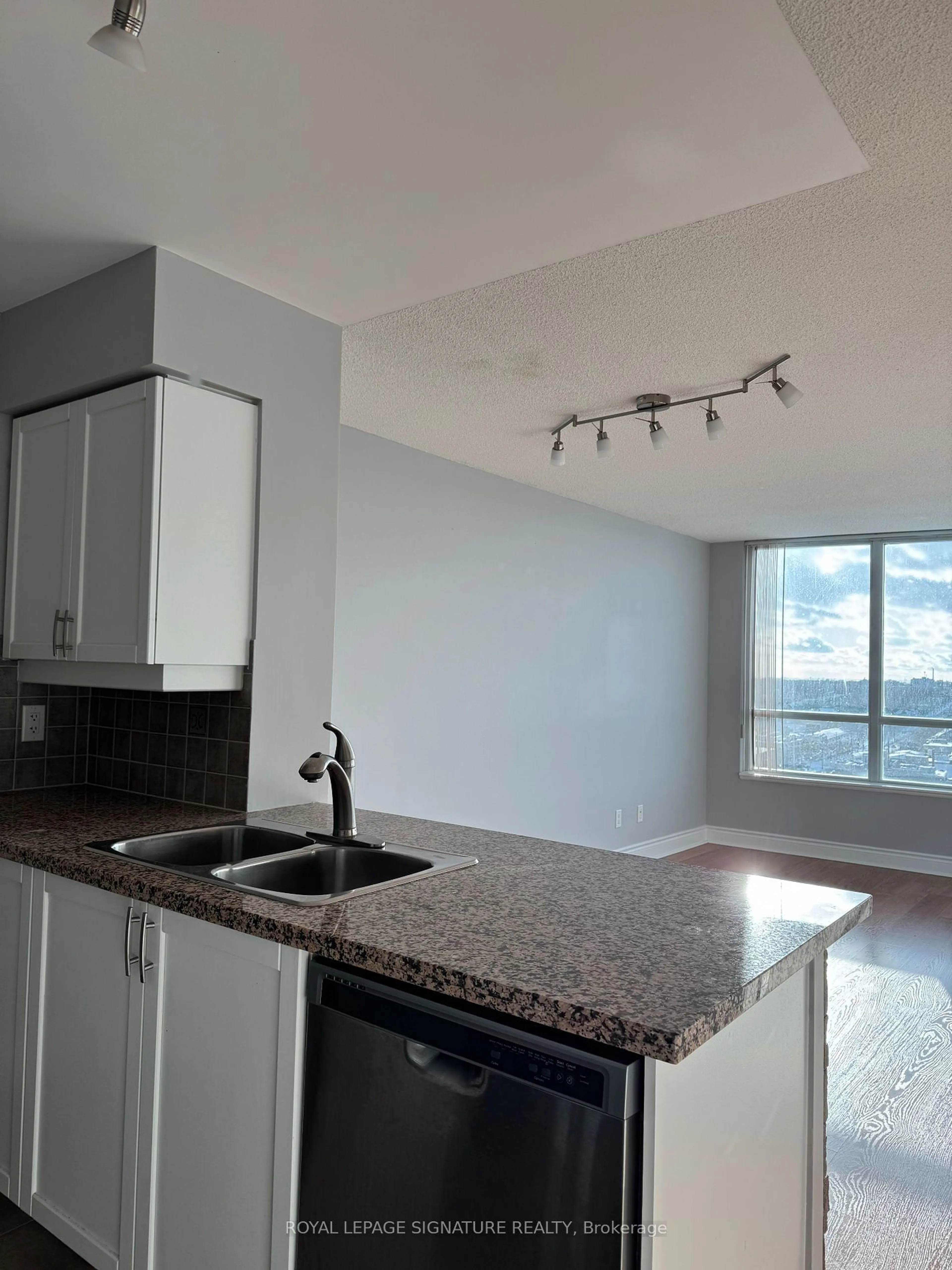 Standard kitchen, unknown for 15 Greenview Ave #1108, Toronto Ontario M2M 4M7