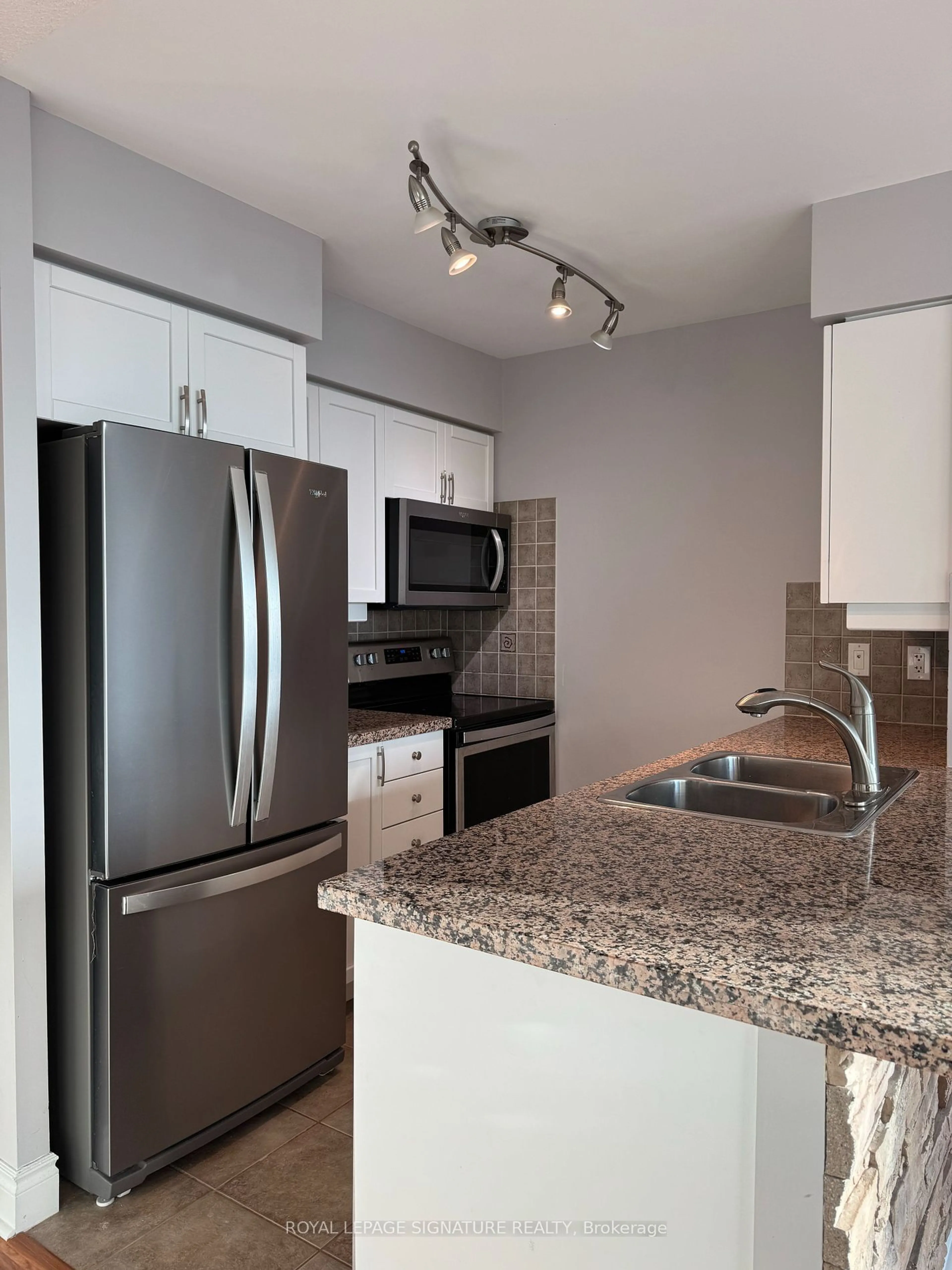 Standard kitchen, unknown for 15 Greenview Ave #1108, Toronto Ontario M2M 4M7