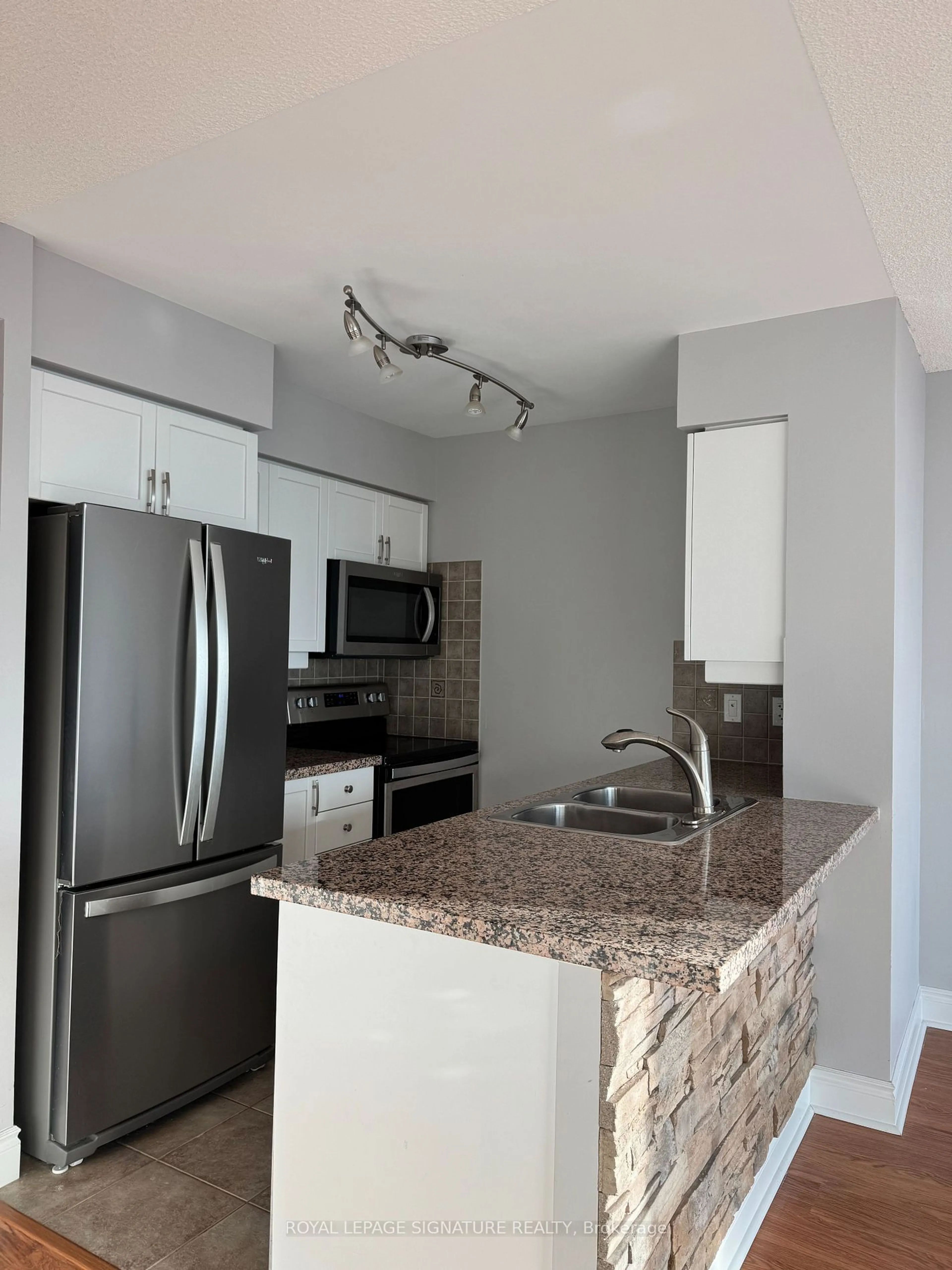 Standard kitchen, unknown for 15 Greenview Ave #1108, Toronto Ontario M2M 4M7