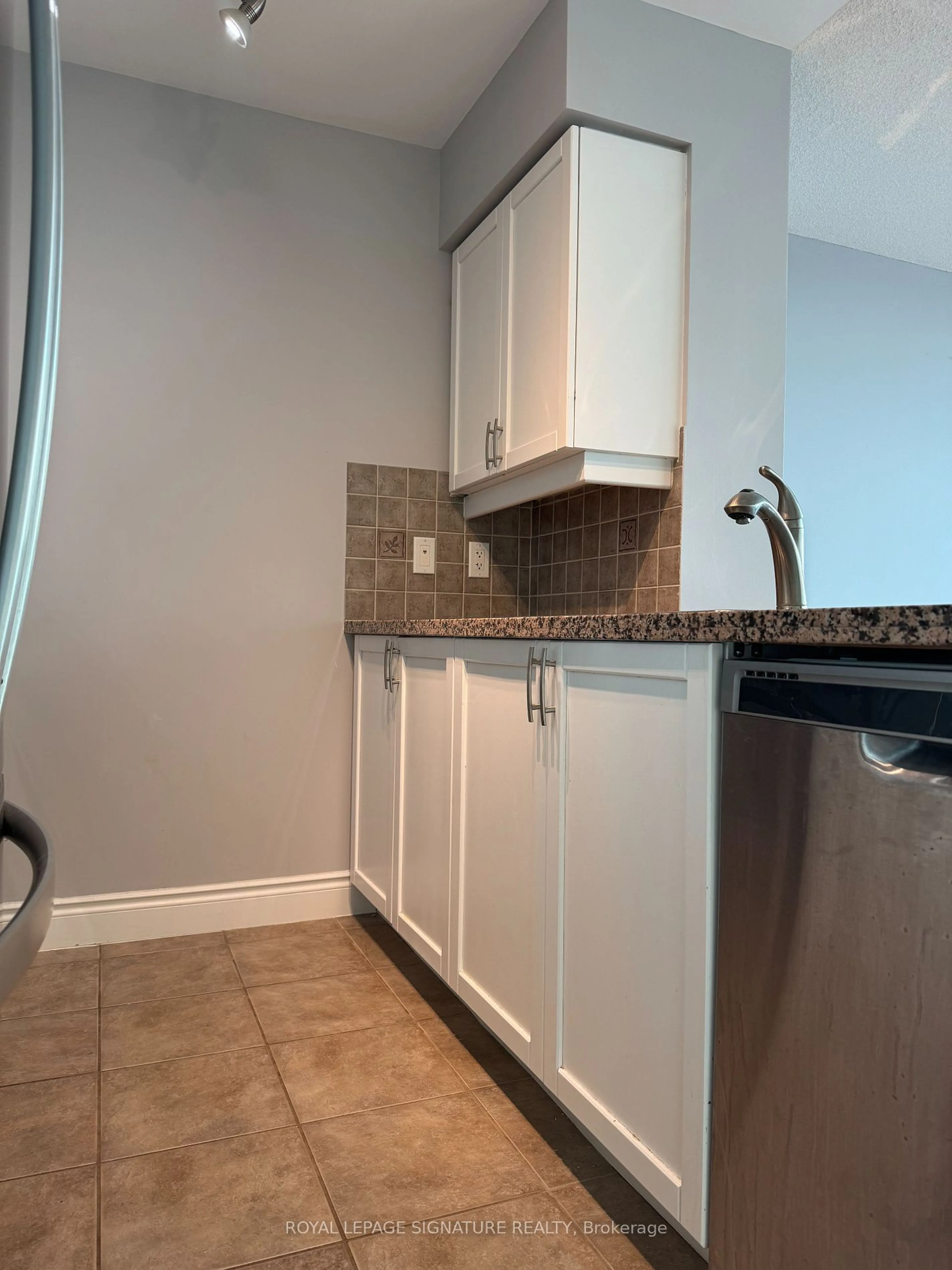 Standard kitchen, unknown for 15 Greenview Ave #1108, Toronto Ontario M2M 4M7