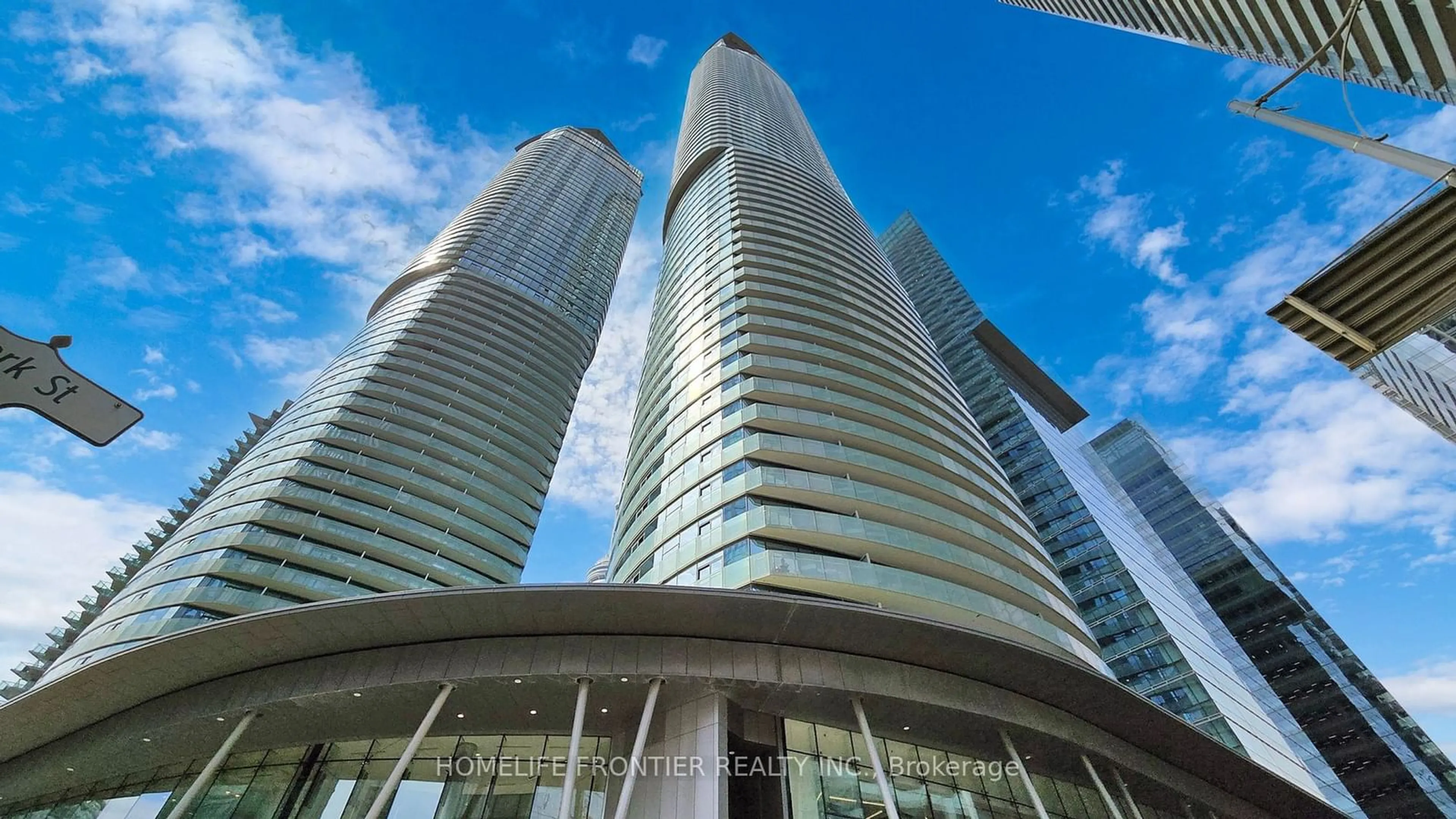 Indoor foyer for 12 York St #411, Toronto Ontario M5J 2Z2