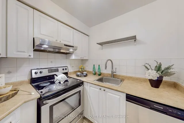 Additional property image - 18 Pemberton Ave Unit PH00