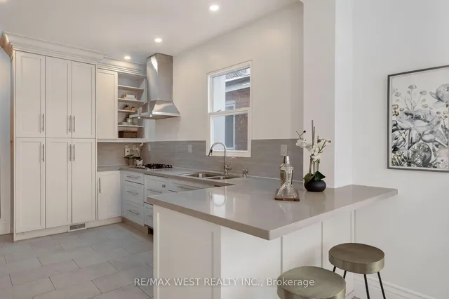 Additional property image - 303 Crawford St