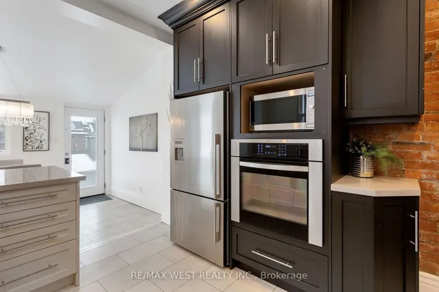 Additional property image - 303 Crawford St